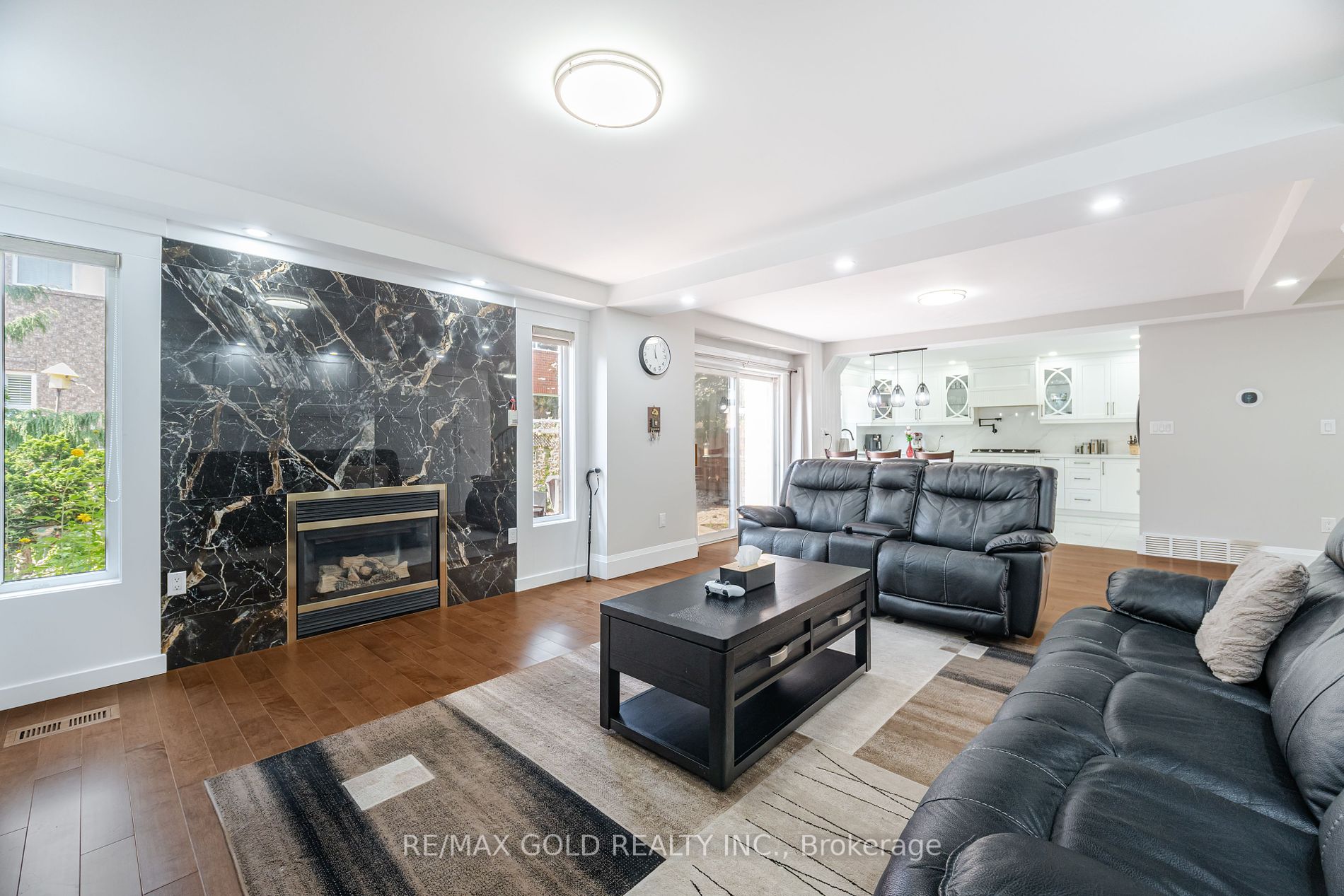 8 Foxmere Rd