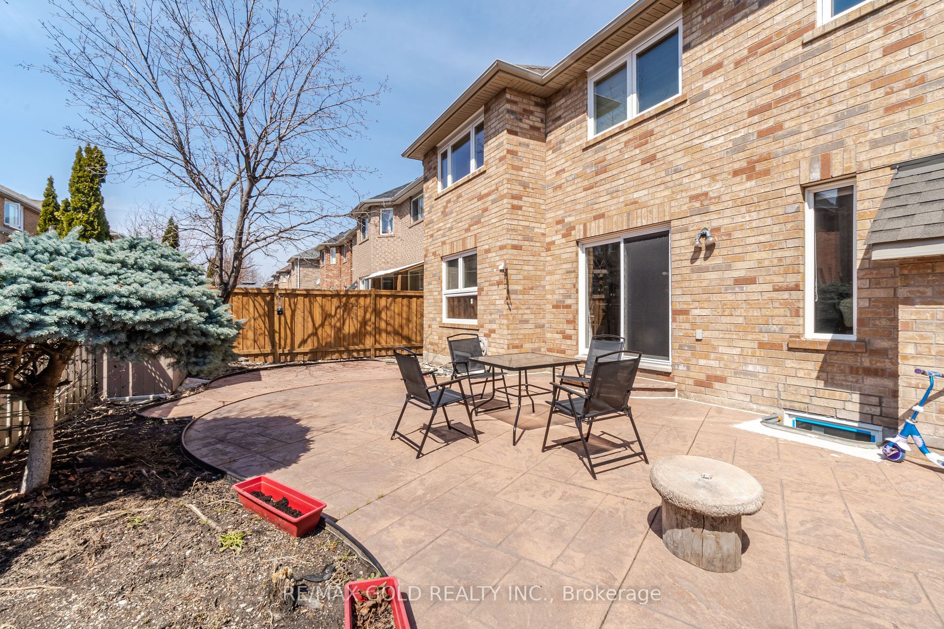 8 Foxmere Rd