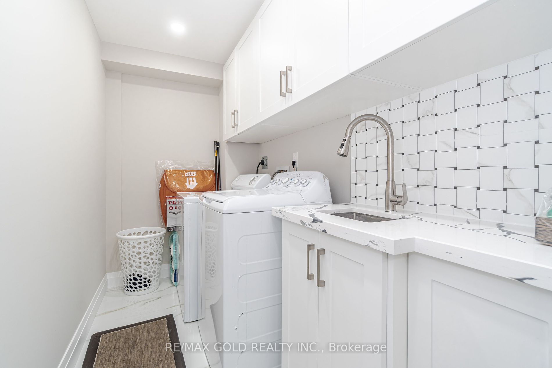 8 Foxmere Rd