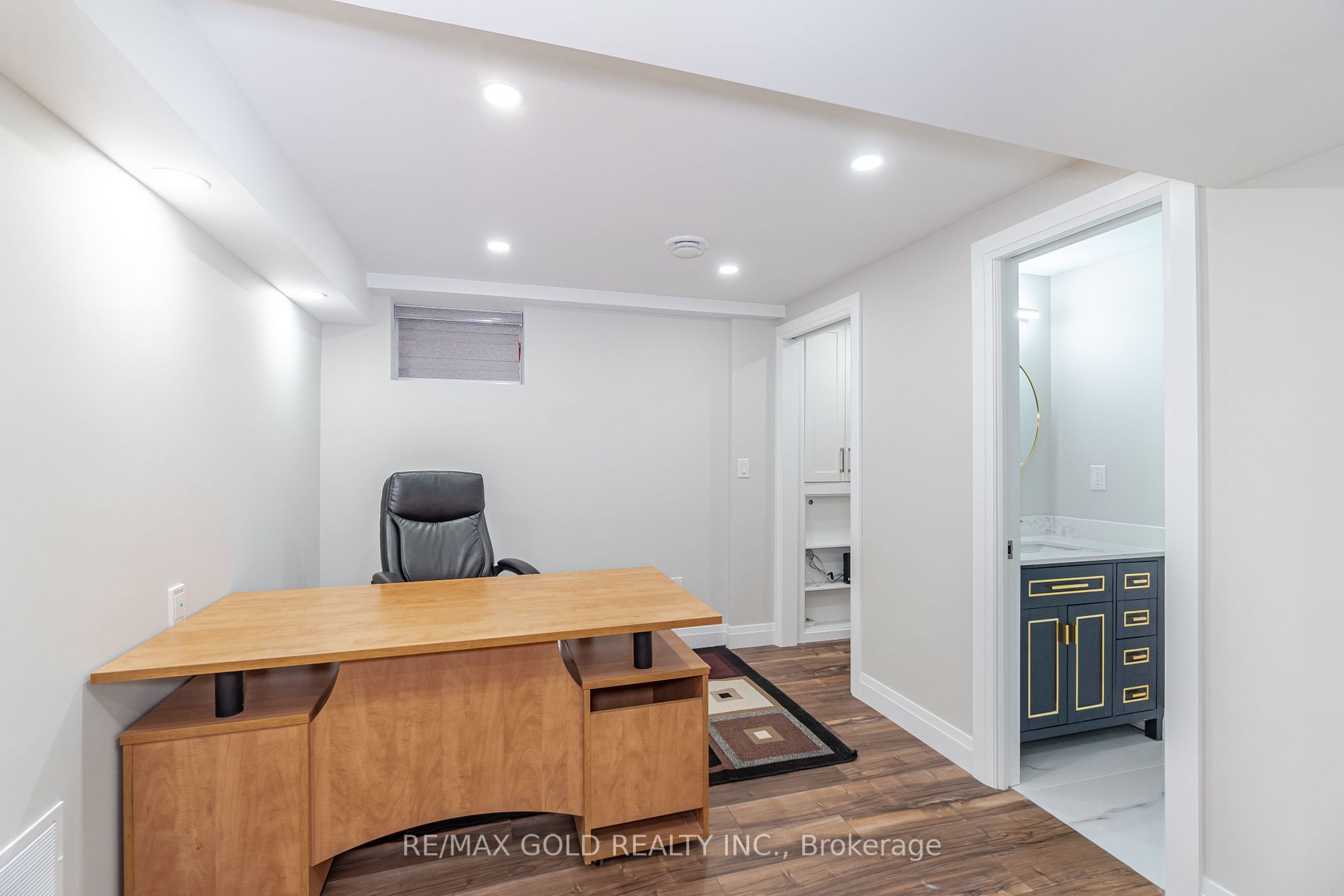 8 Foxmere Rd