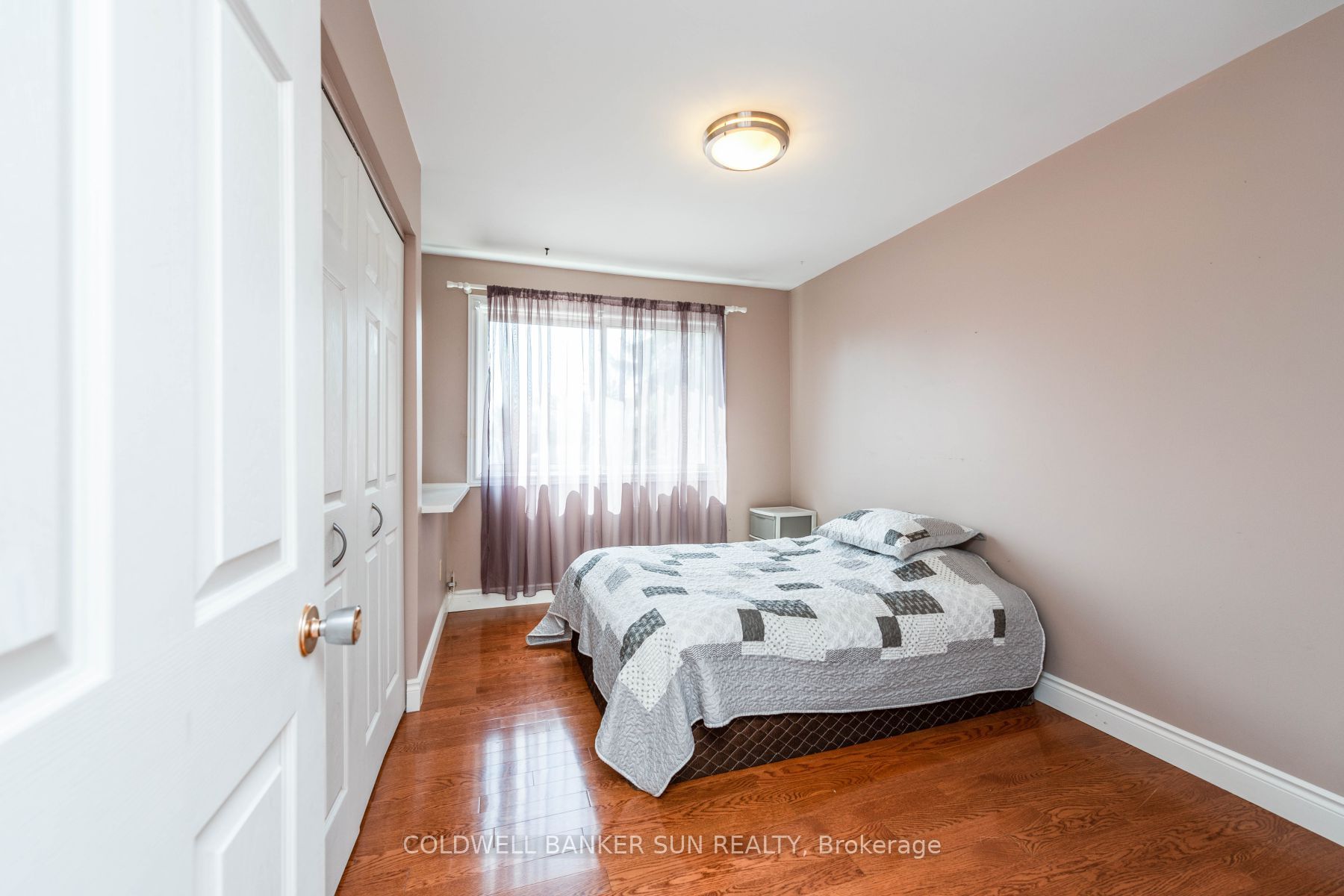 2483 Yarmouth Crescent