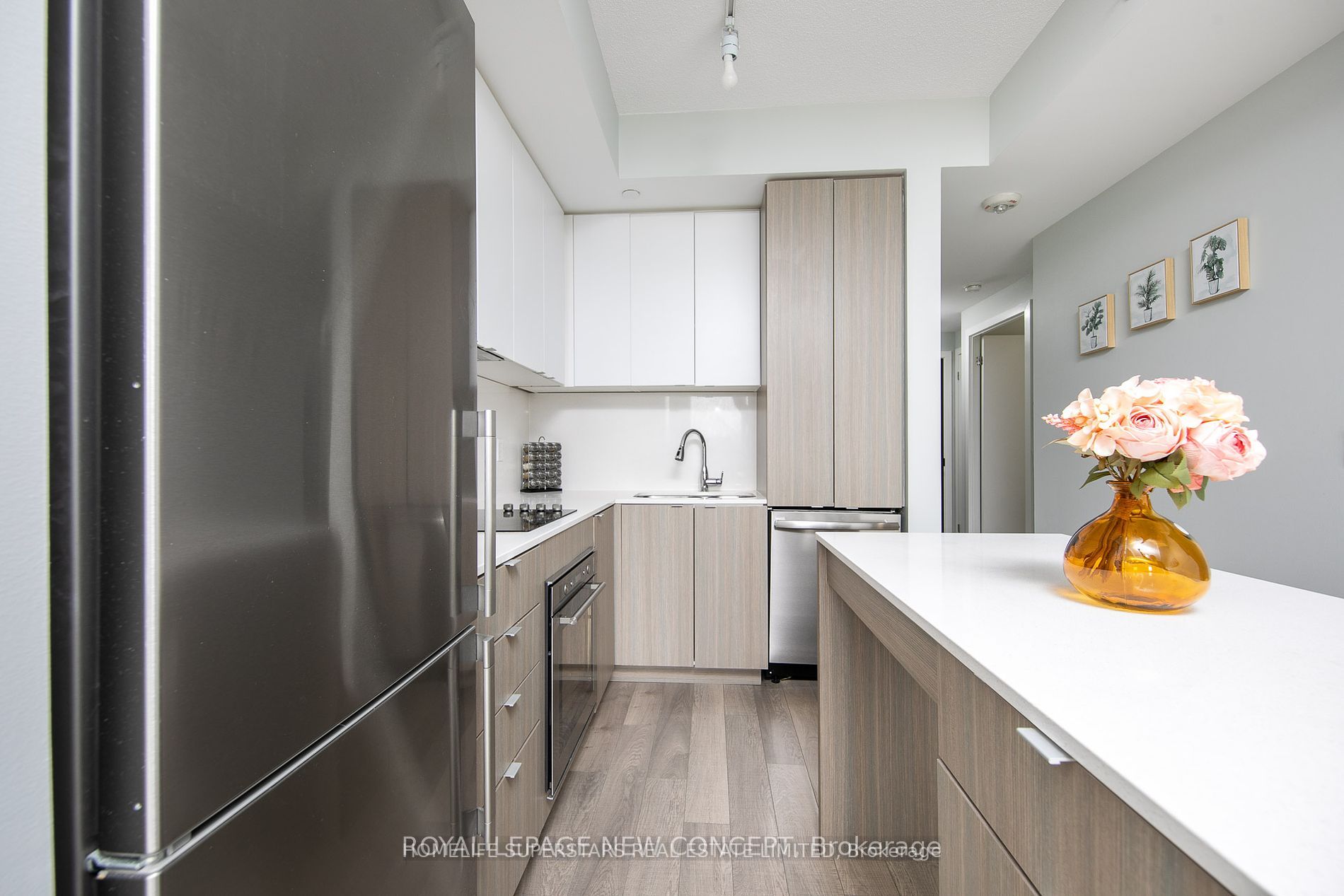 5220 DUNDAS St, #D308