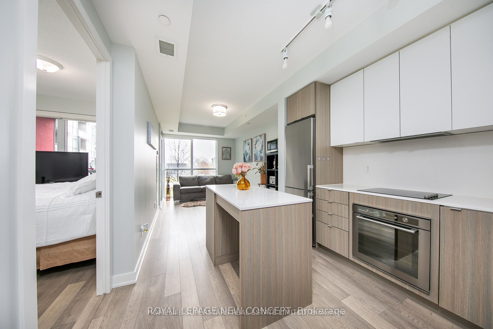 5220 DUNDAS St, #D308