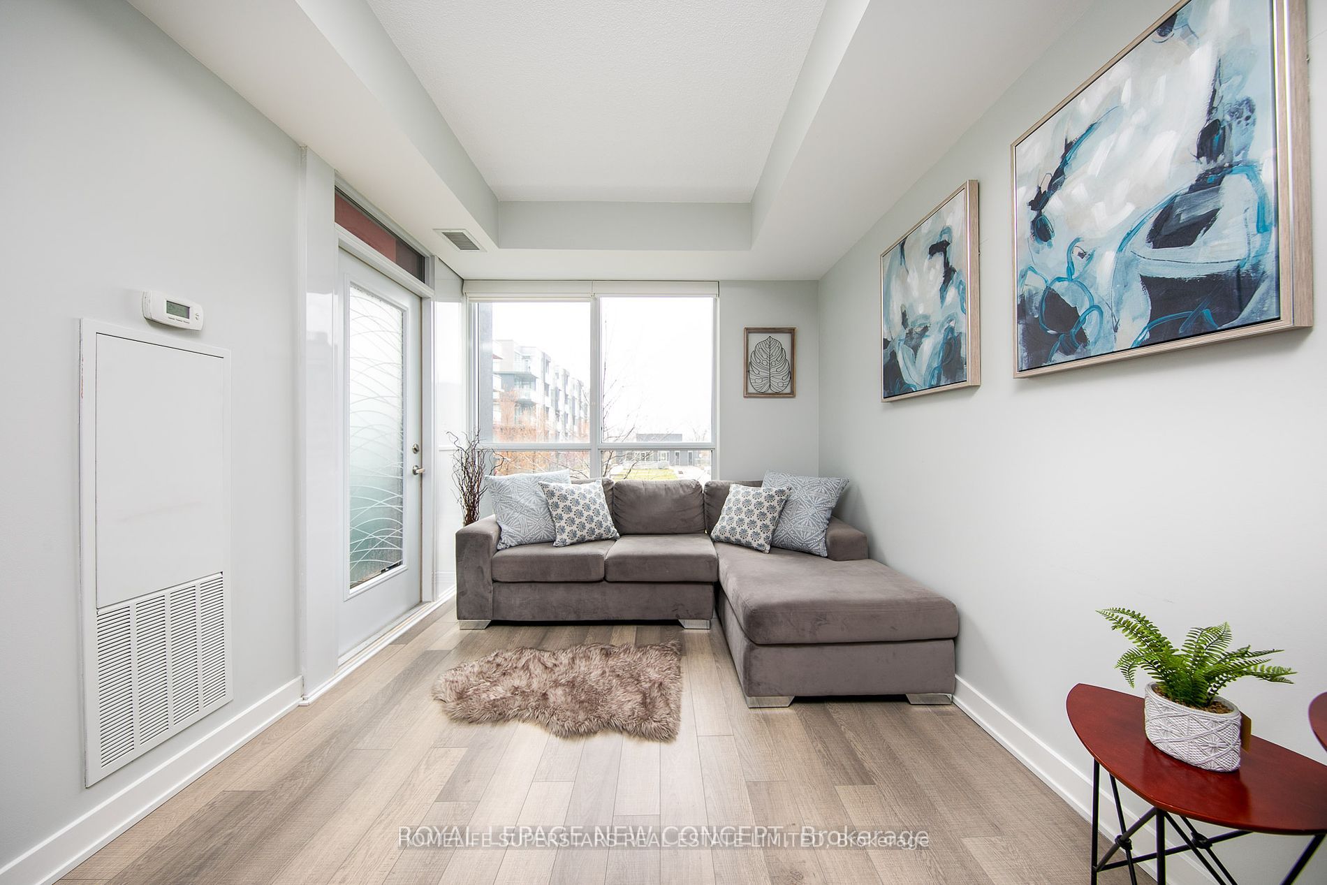 5220 DUNDAS St, #D308