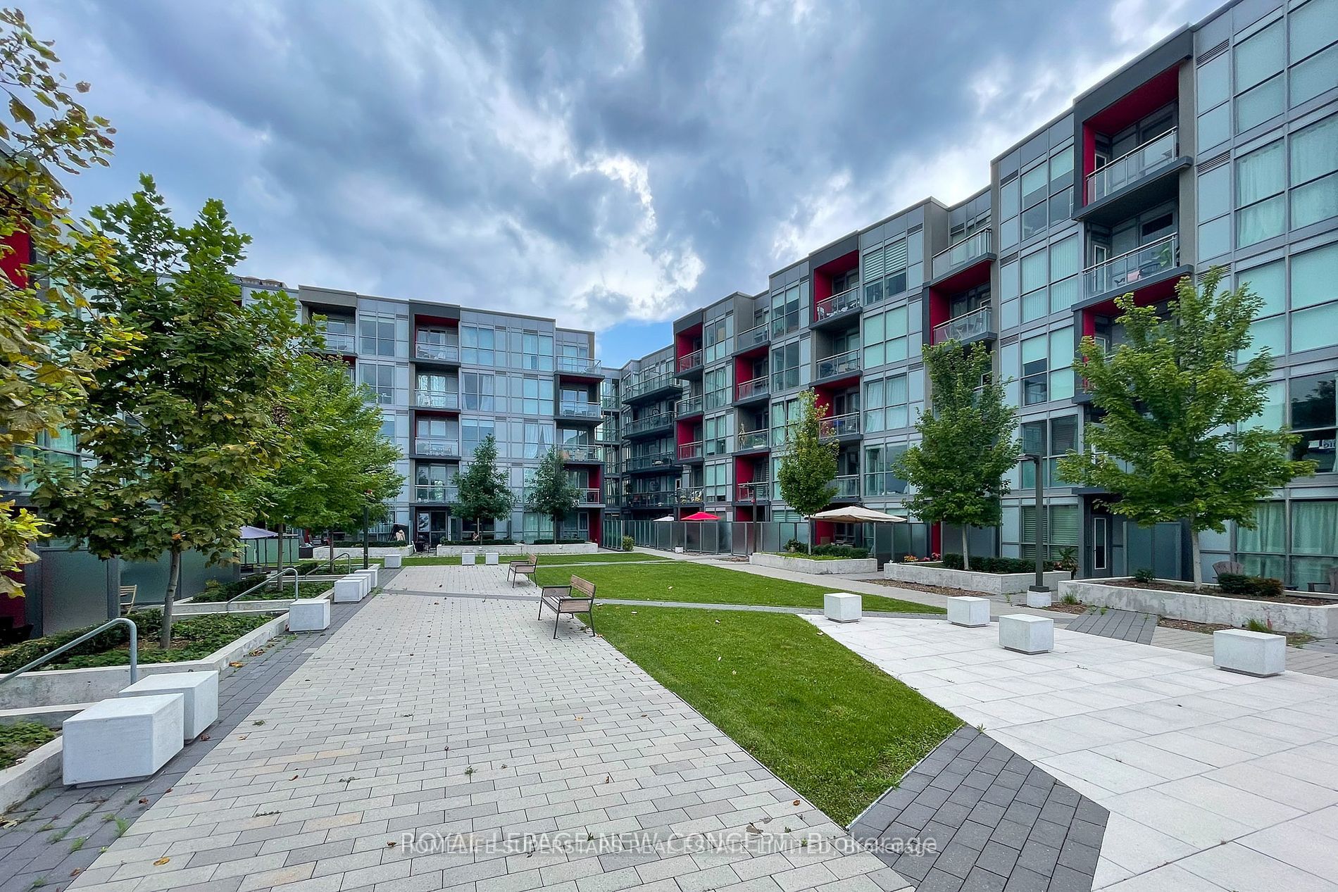 5220 DUNDAS St, #D308