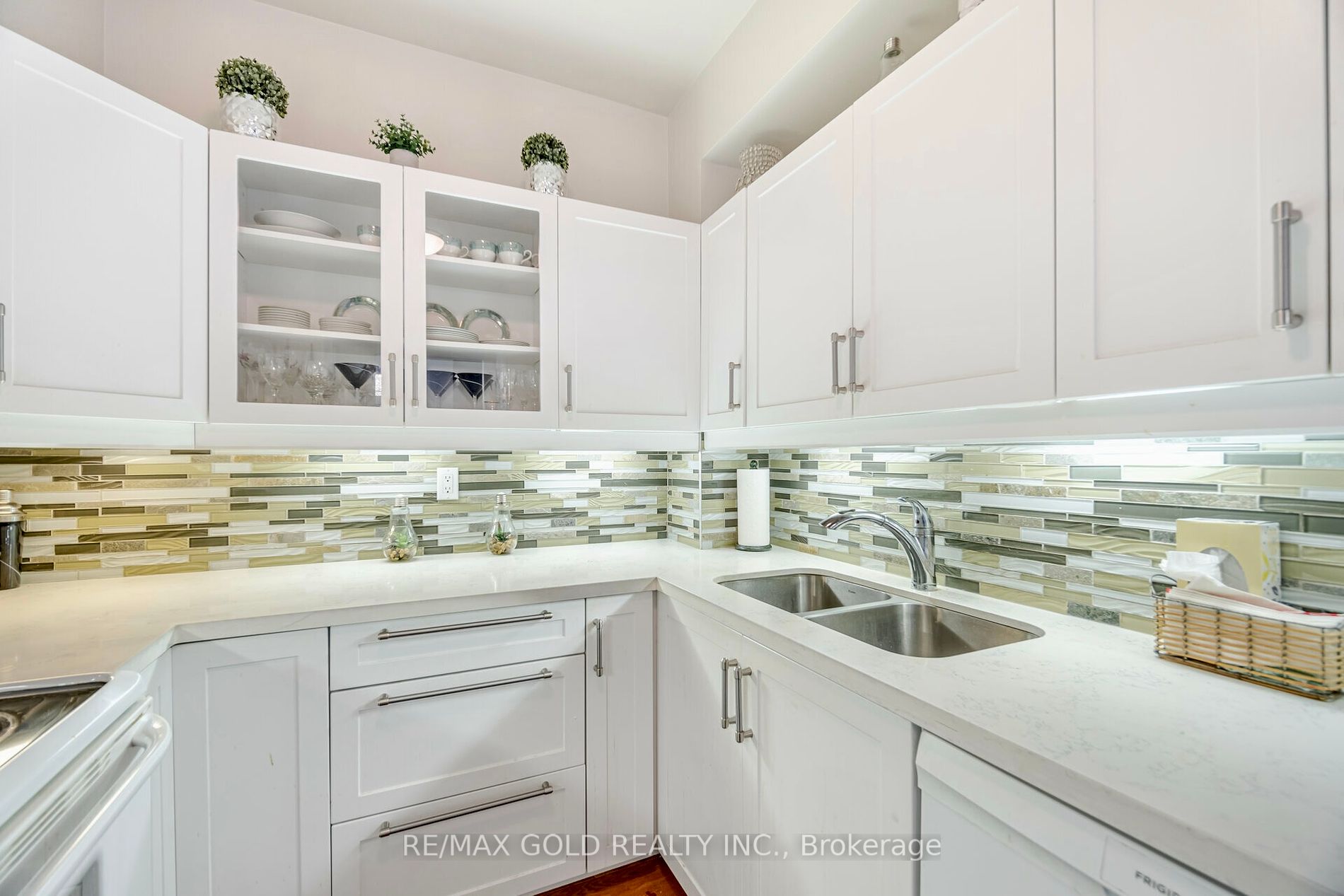 2511 Lakeshore Road W, #517