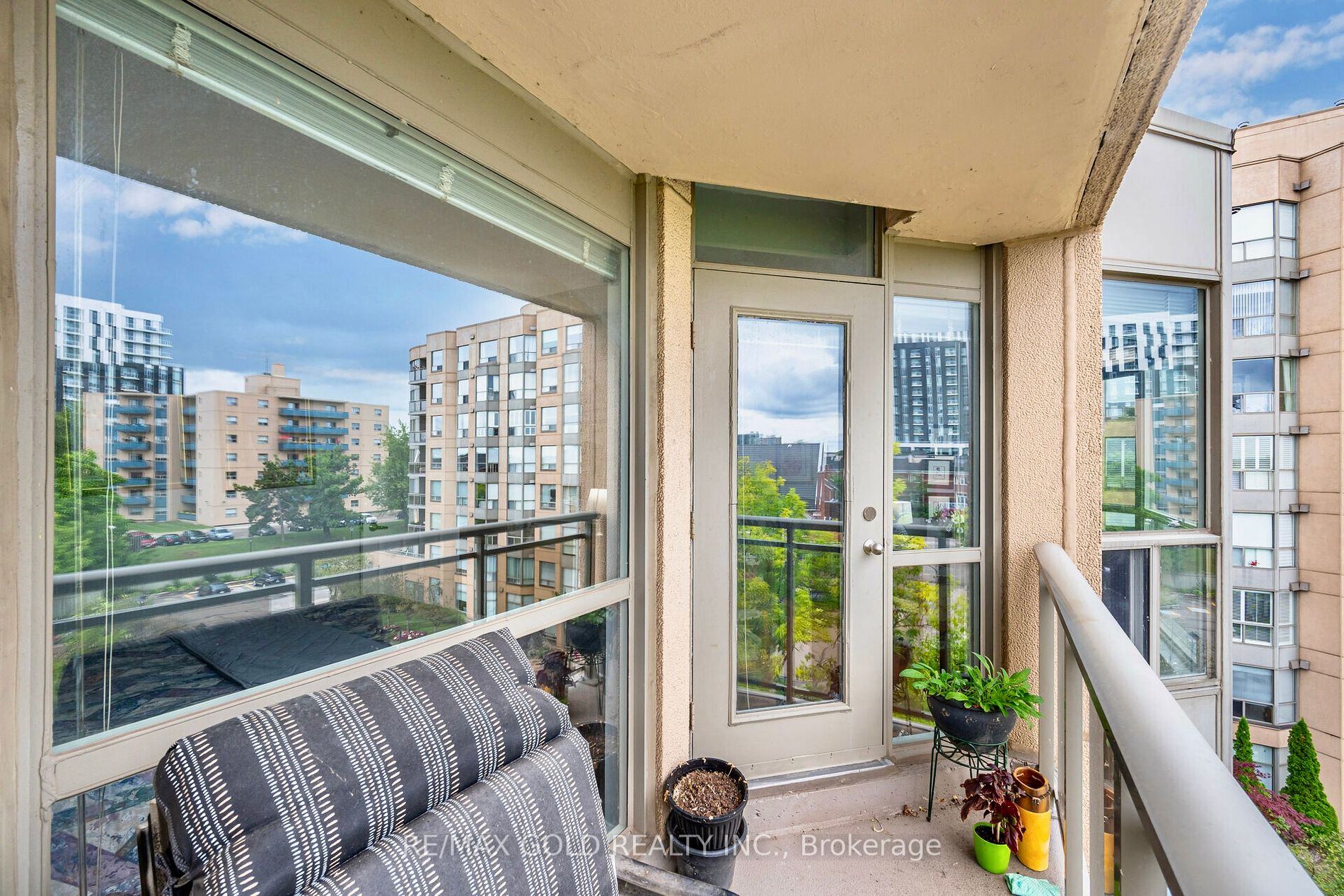 2511 Lakeshore Road W, #517