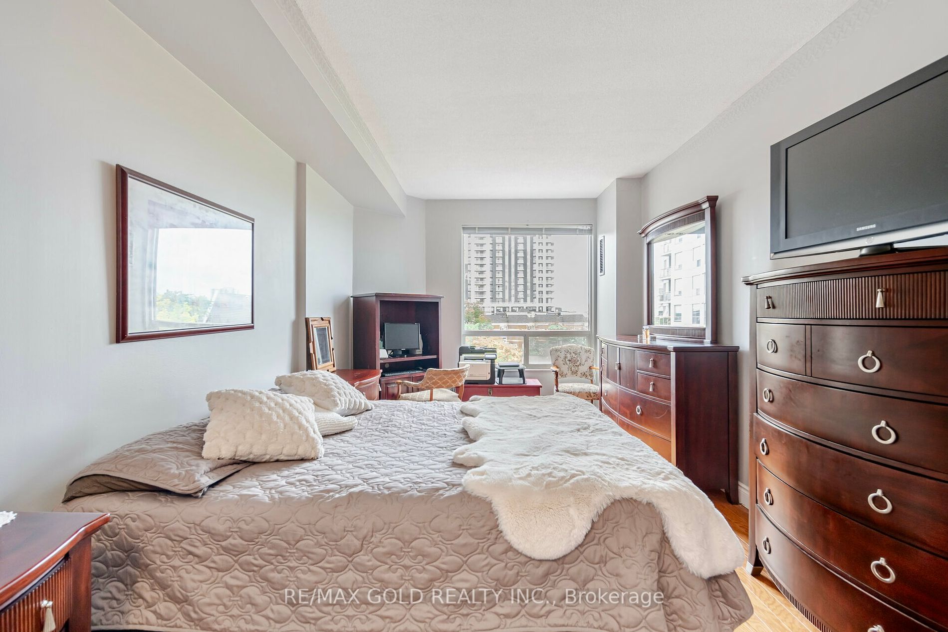 2511 Lakeshore Road W, #517