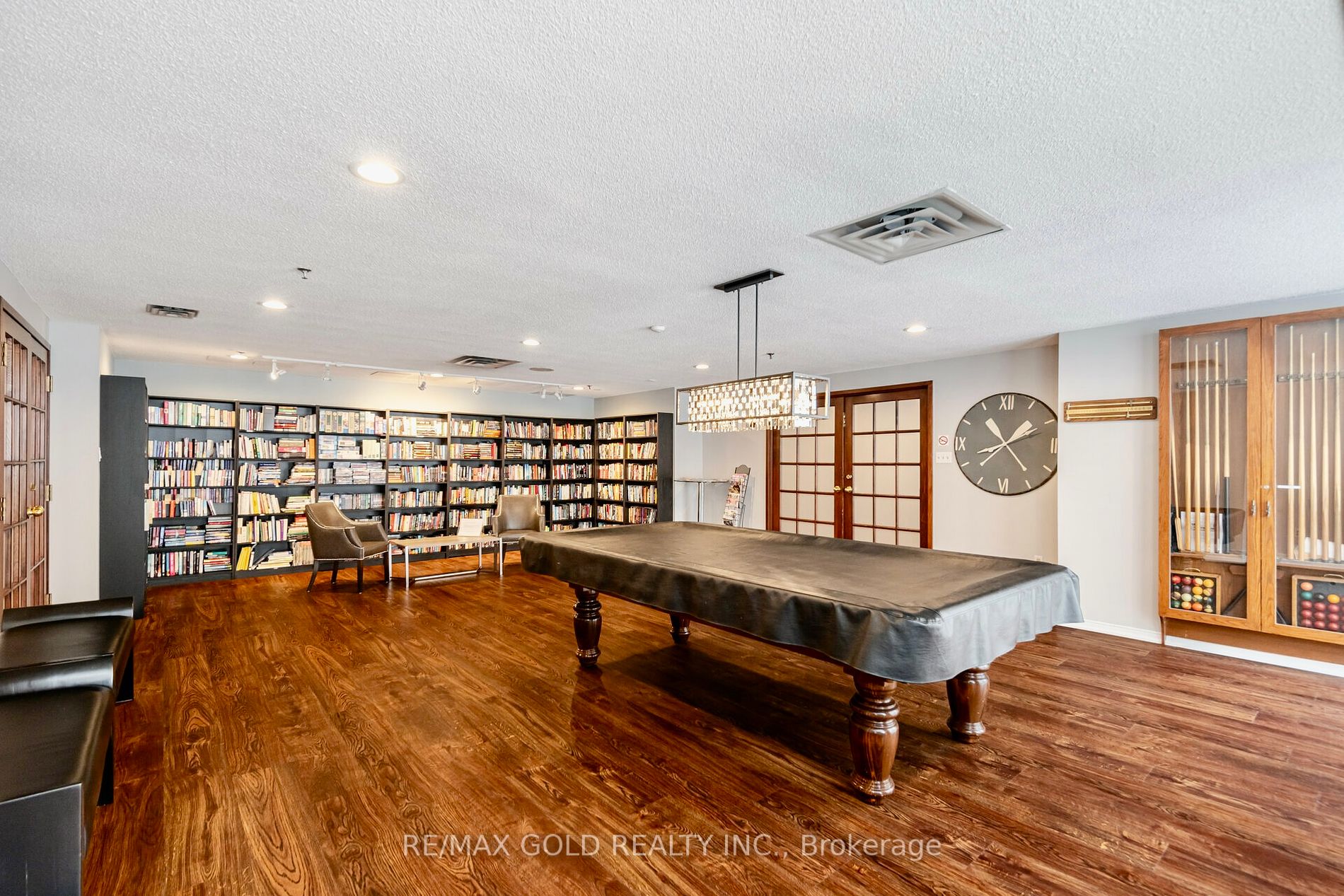 2511 Lakeshore Road W, #517