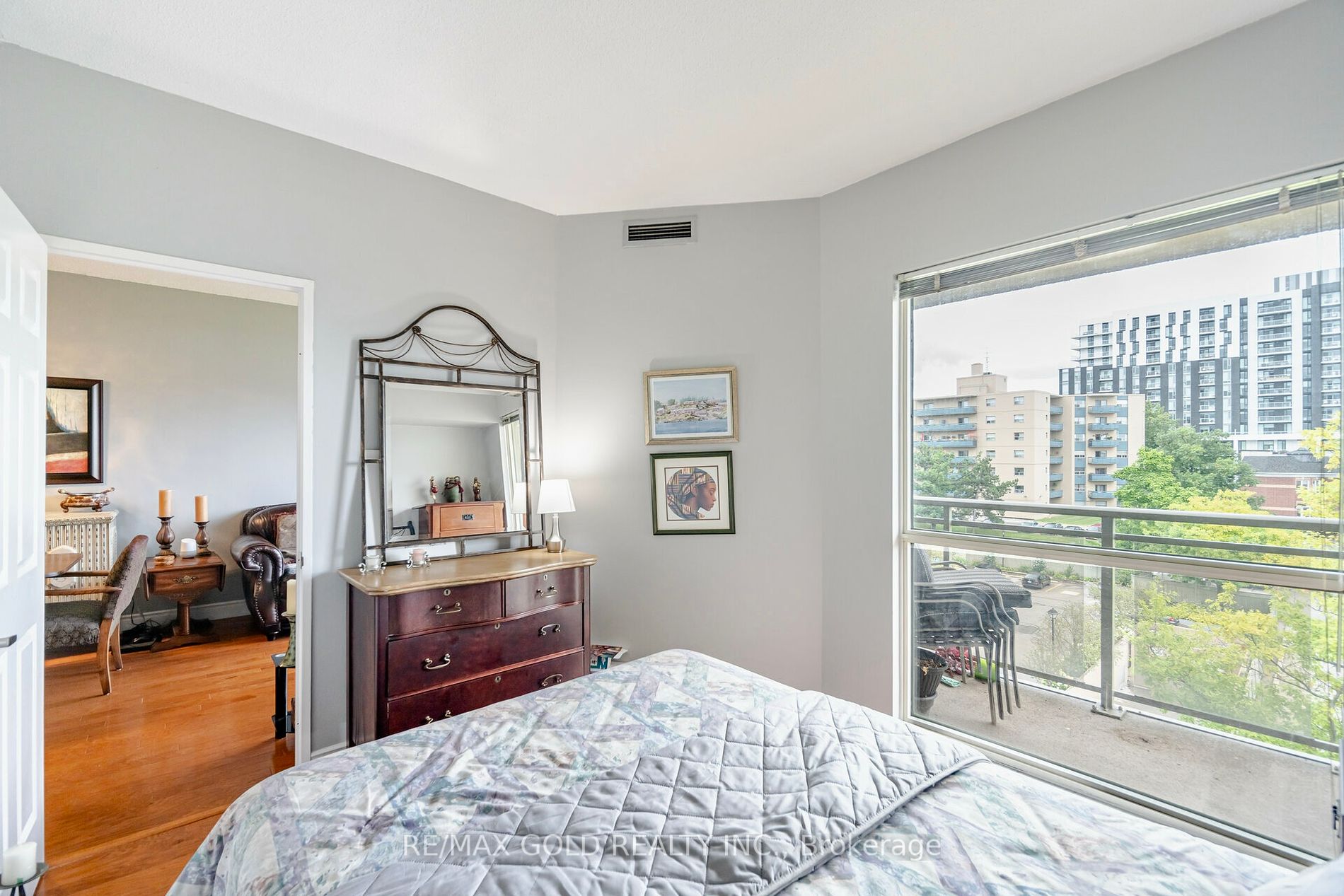2511 Lakeshore Road W, #517