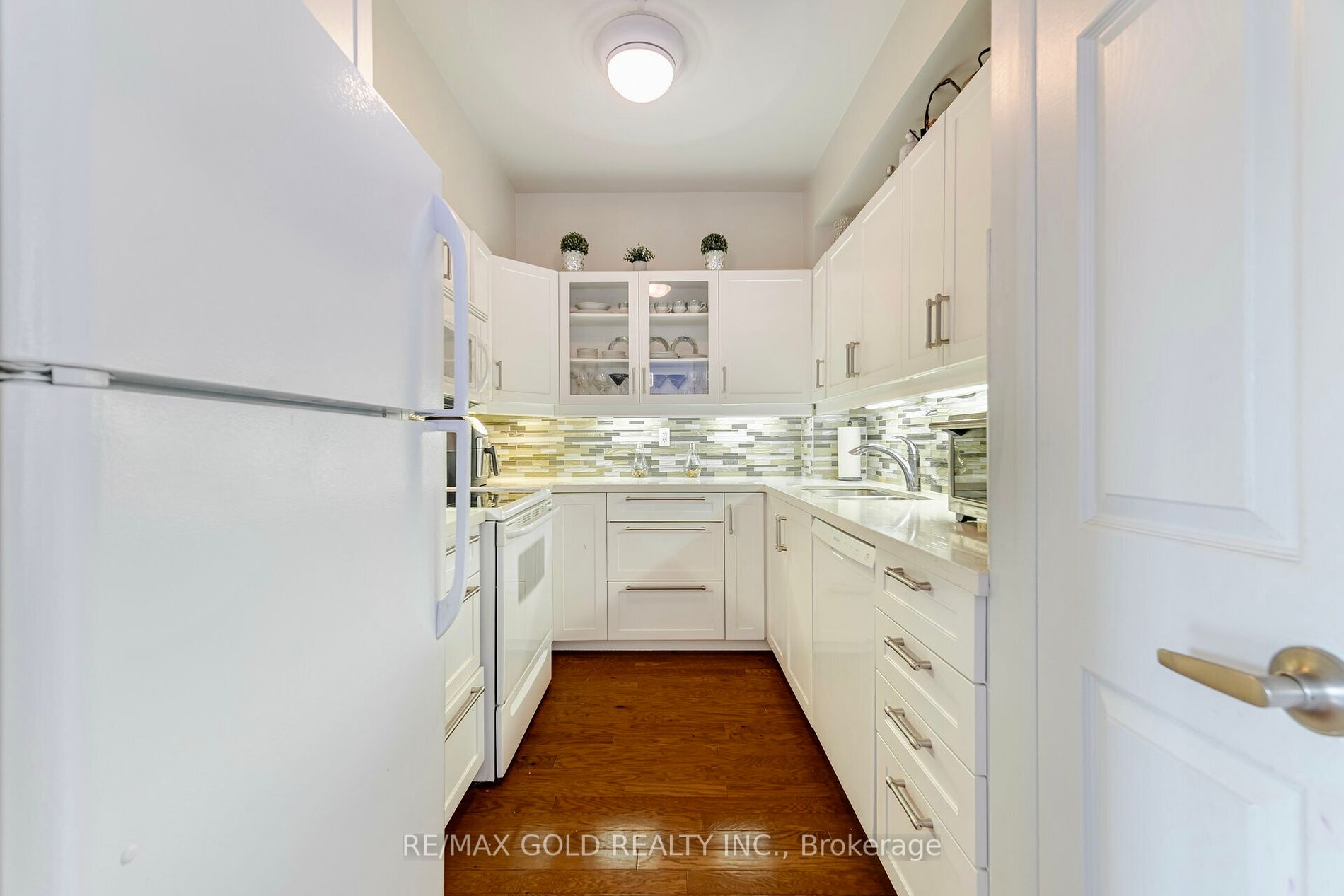 2511 Lakeshore Road W, #517