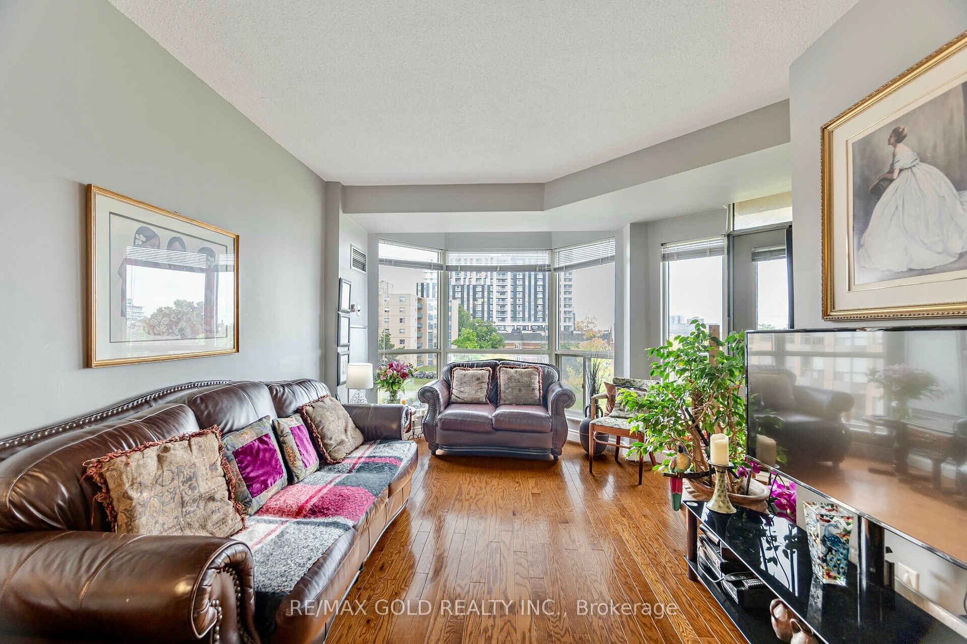 2511 Lakeshore Road W, #517