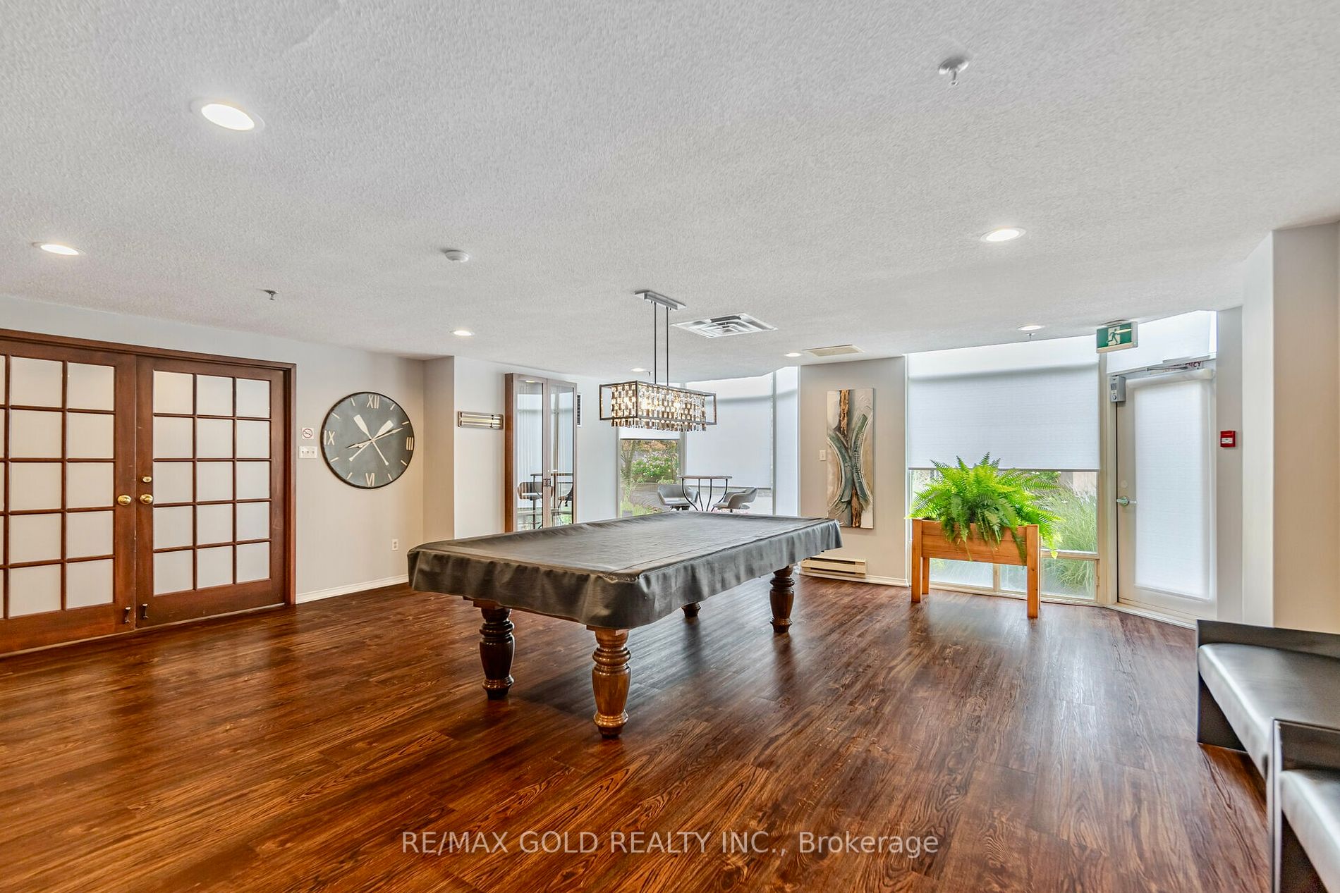 2511 Lakeshore Road W, #517