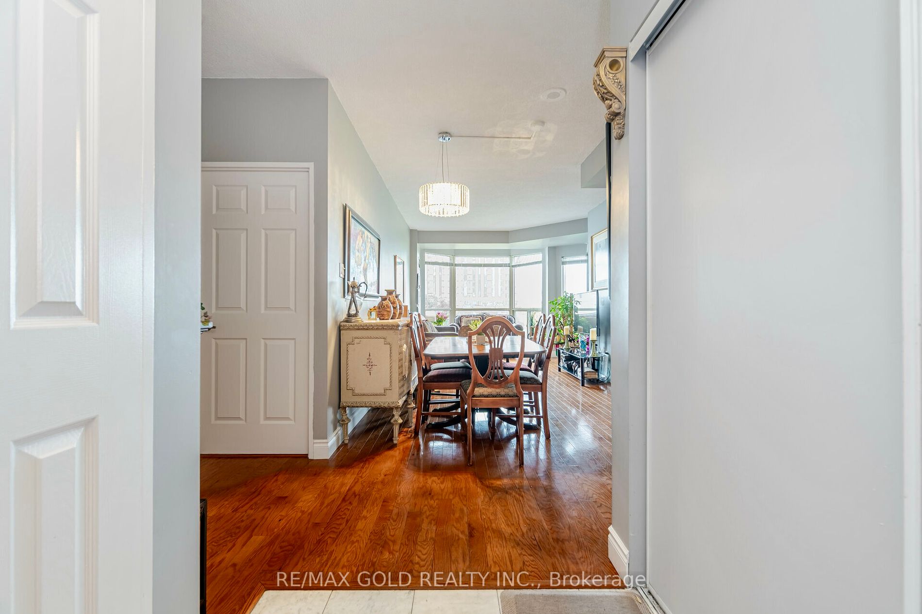 2511 Lakeshore Road W, #517