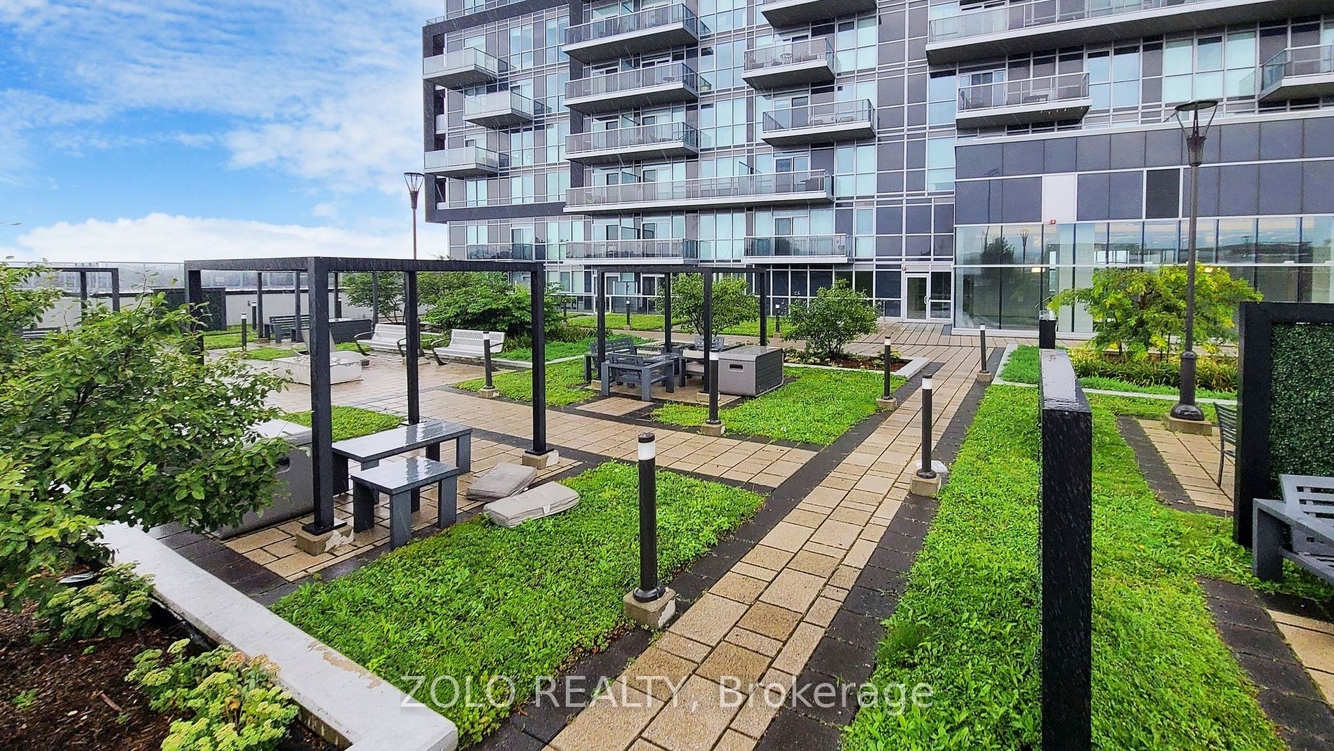 2093 Fairview Street #201