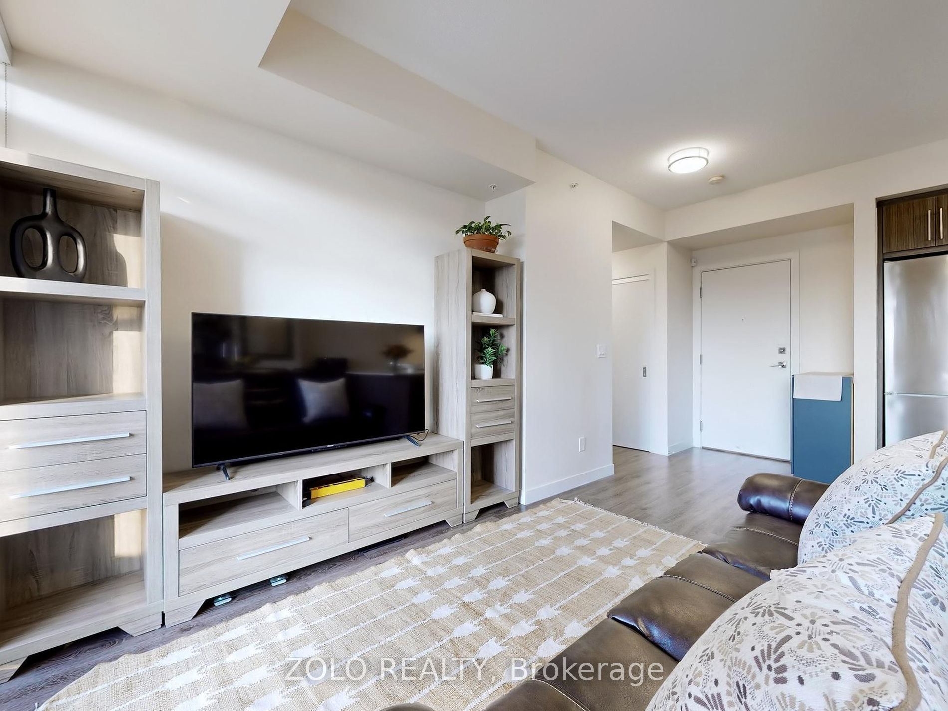 2093 Fairview Street #201