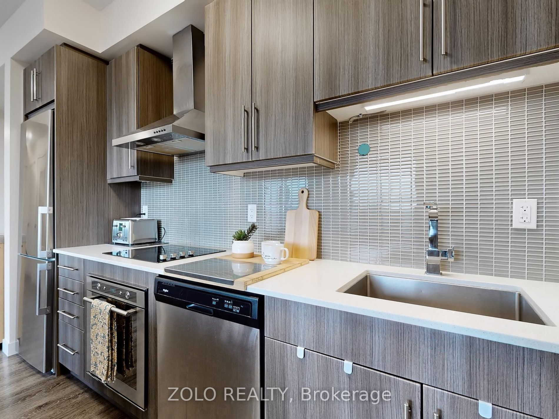 2093 Fairview Street #201