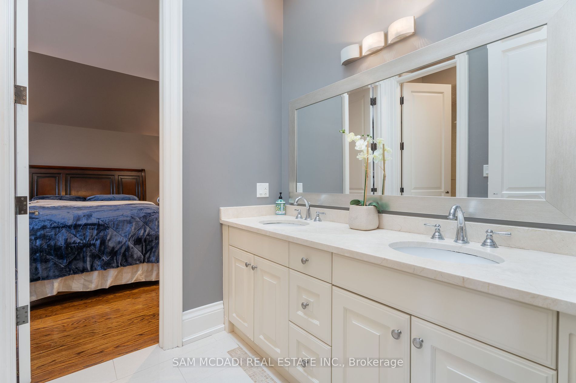 2513 Sharon Crescent