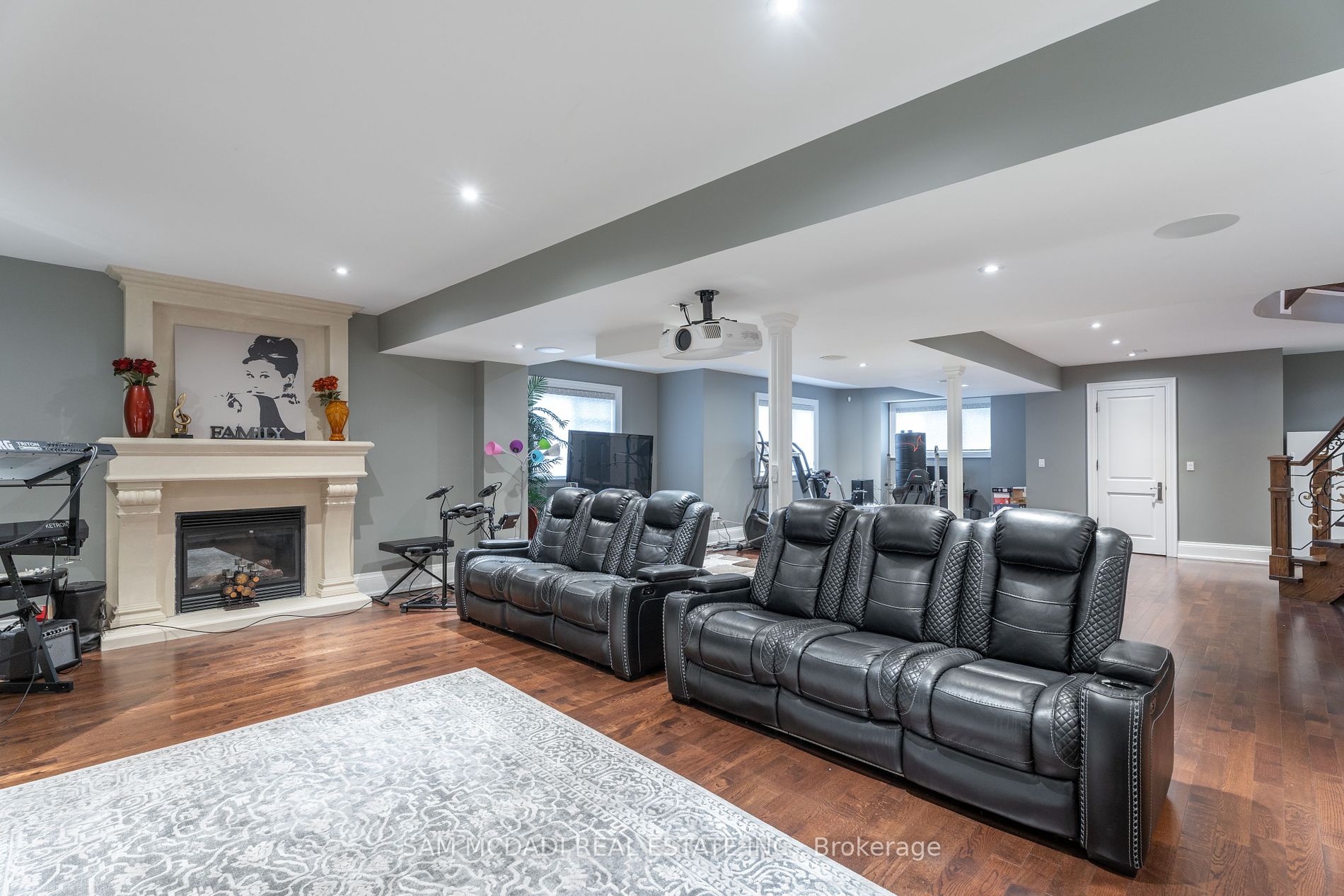 2513 Sharon Crescent