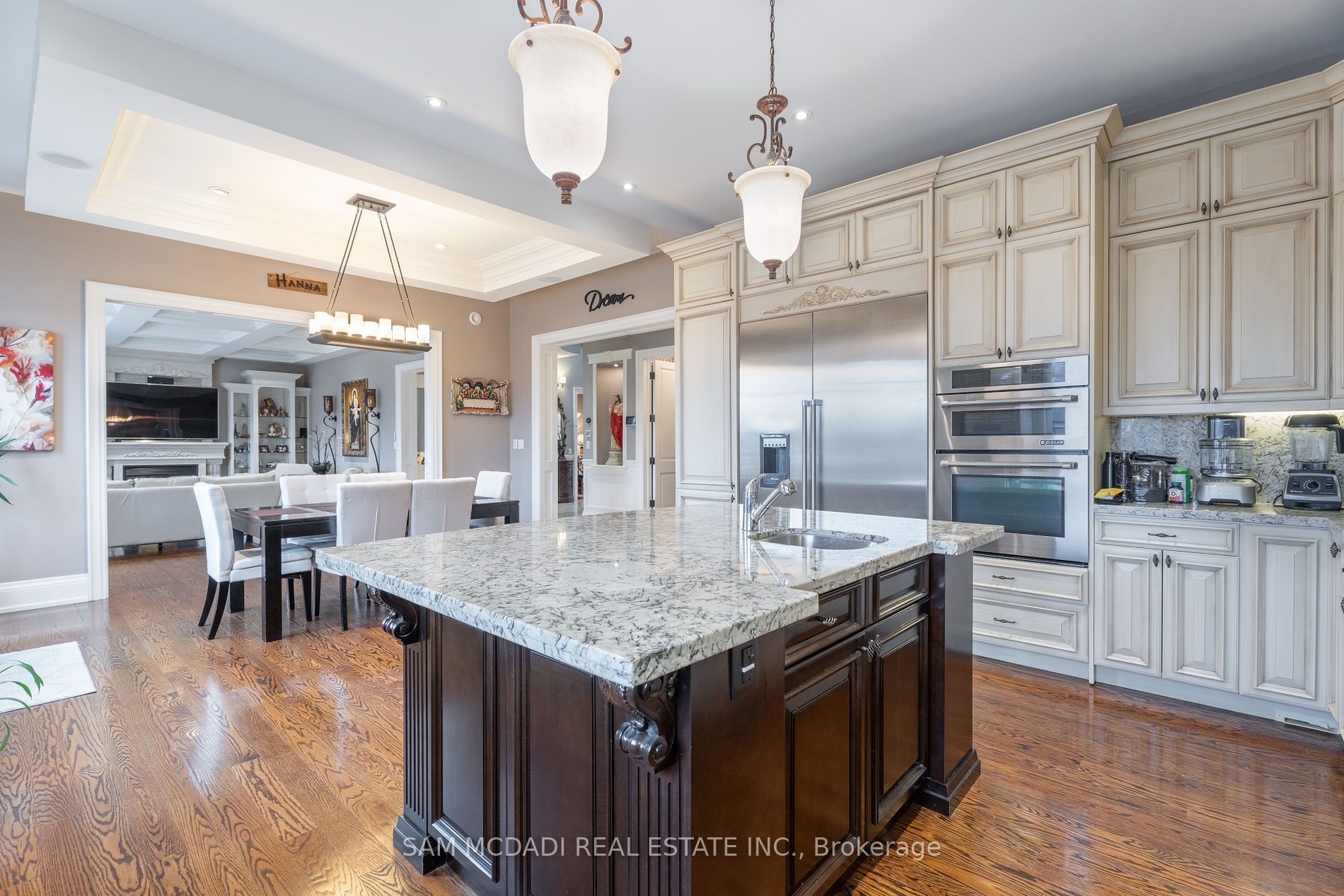 2513 Sharon Crescent