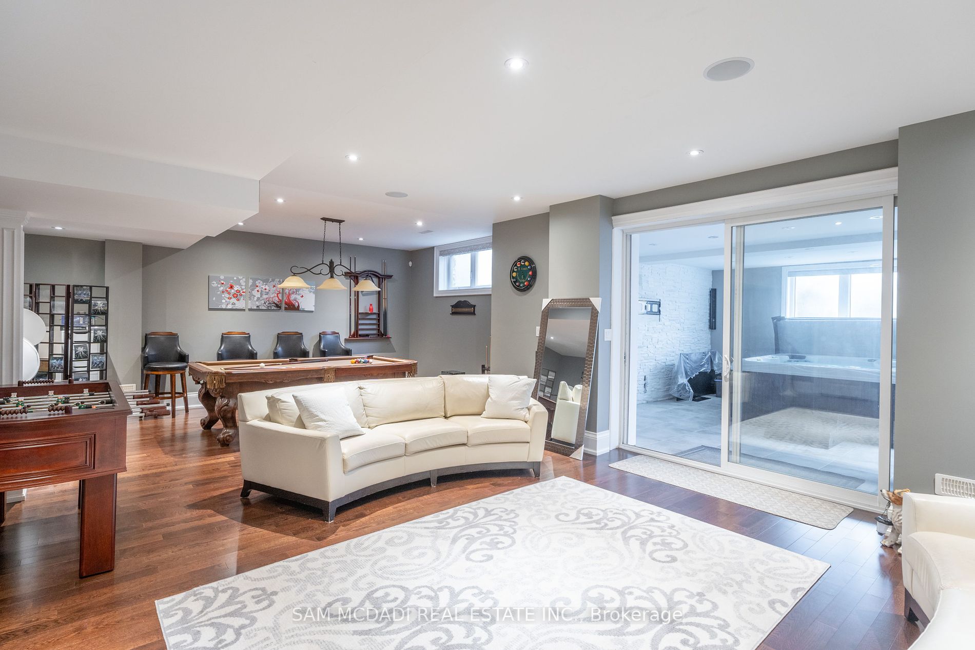 2513 Sharon Crescent