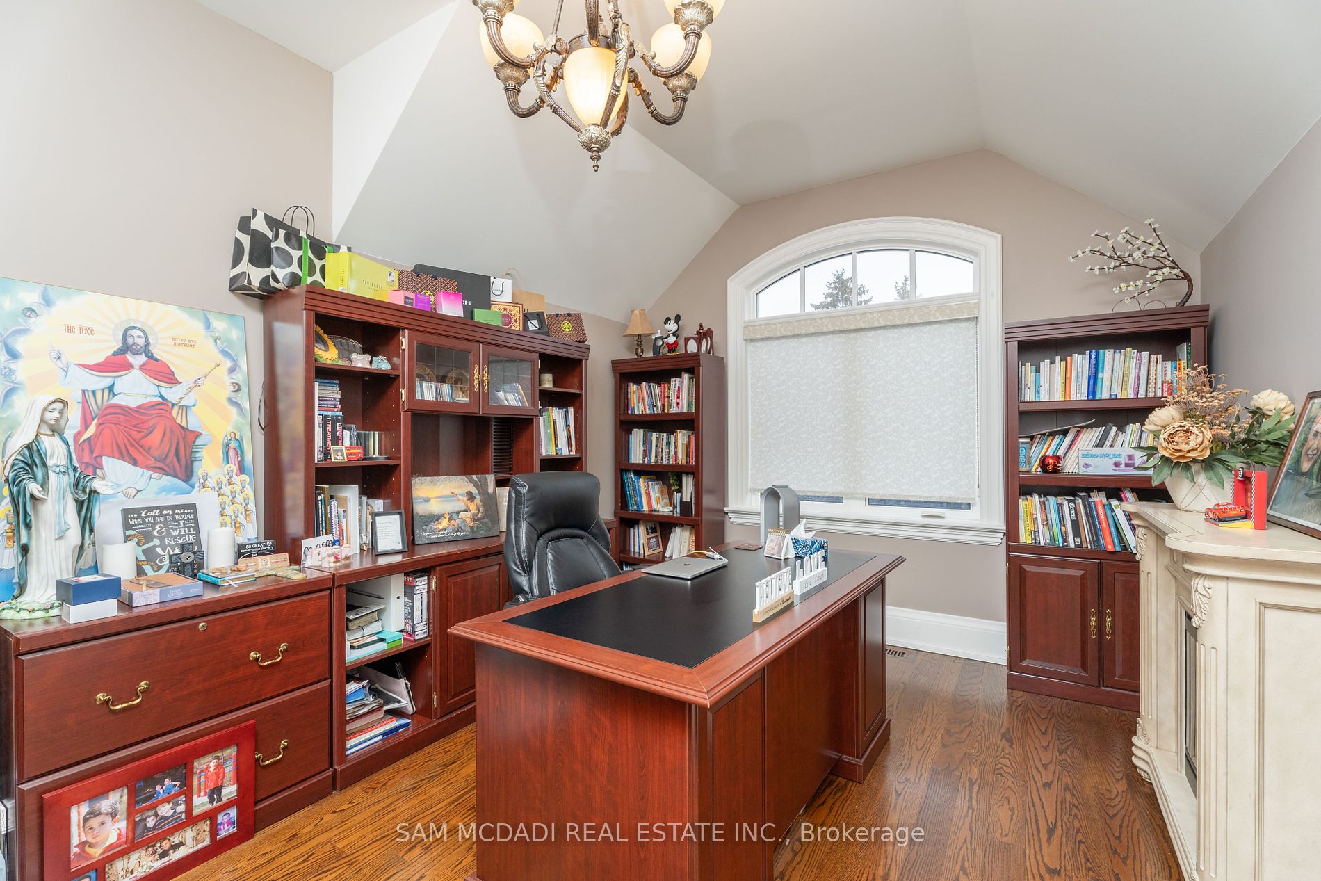 2513 Sharon Crescent