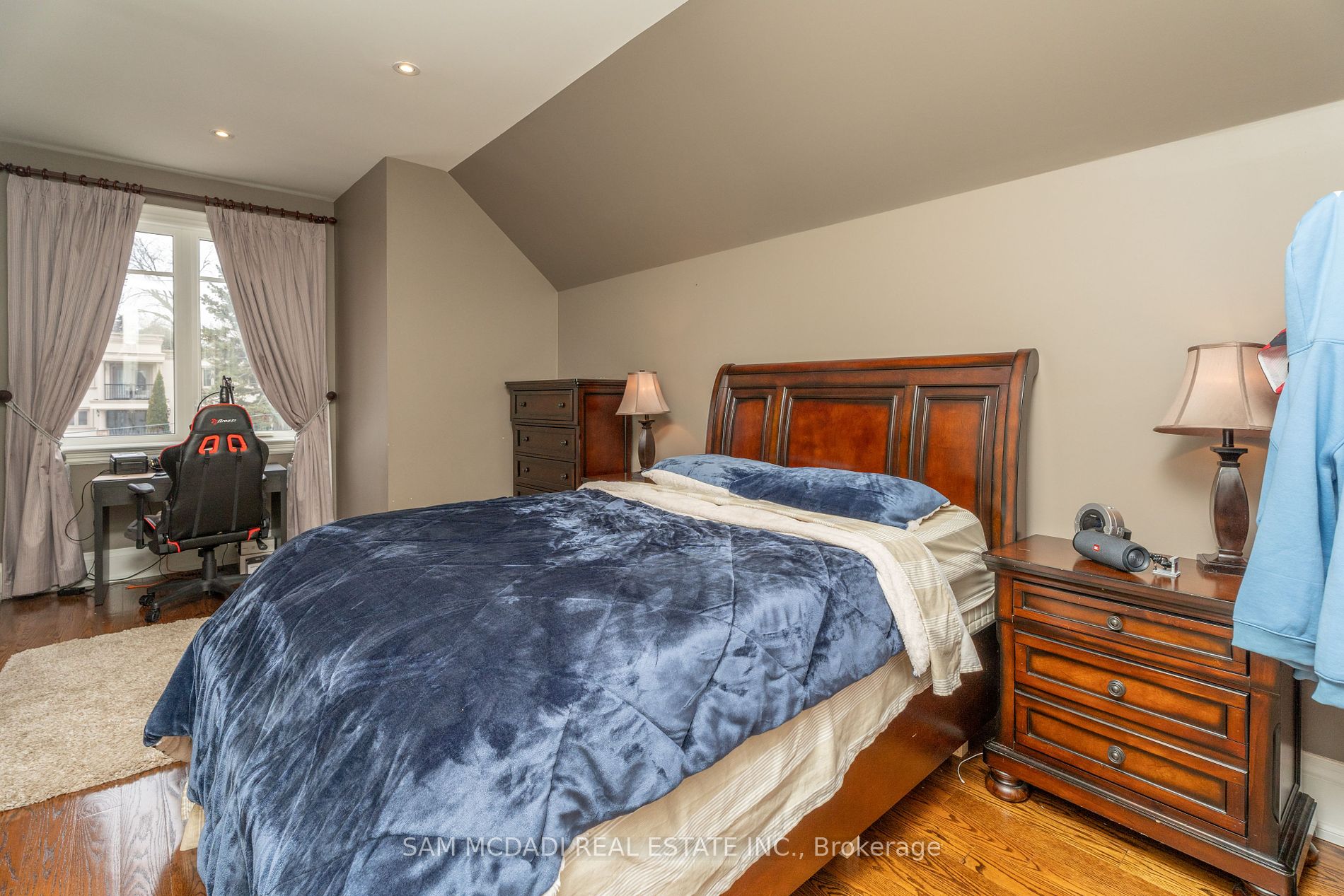 2513 Sharon Crescent