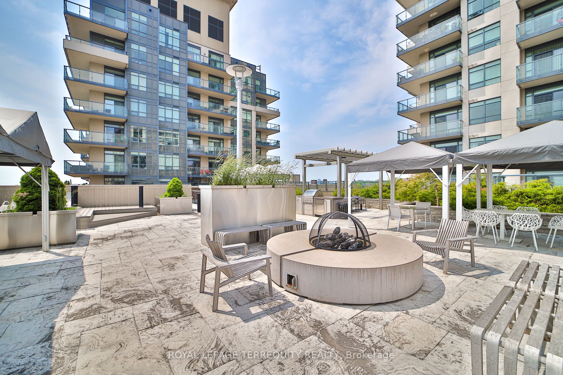 35 Fontenay Crt, #405