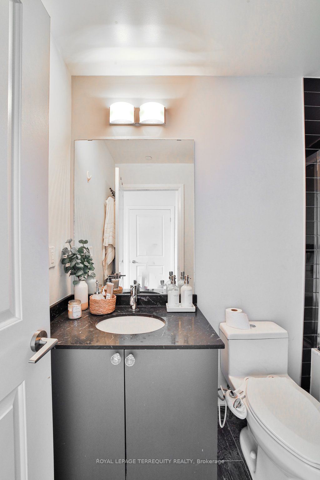 35 Fontenay Crt, #405