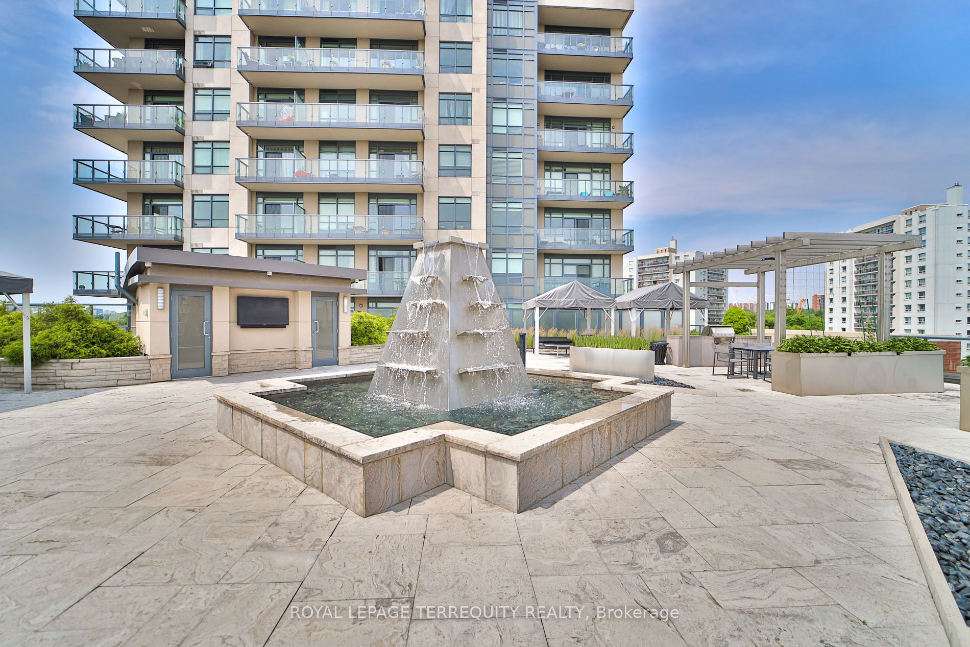 35 Fontenay Crt, #405
