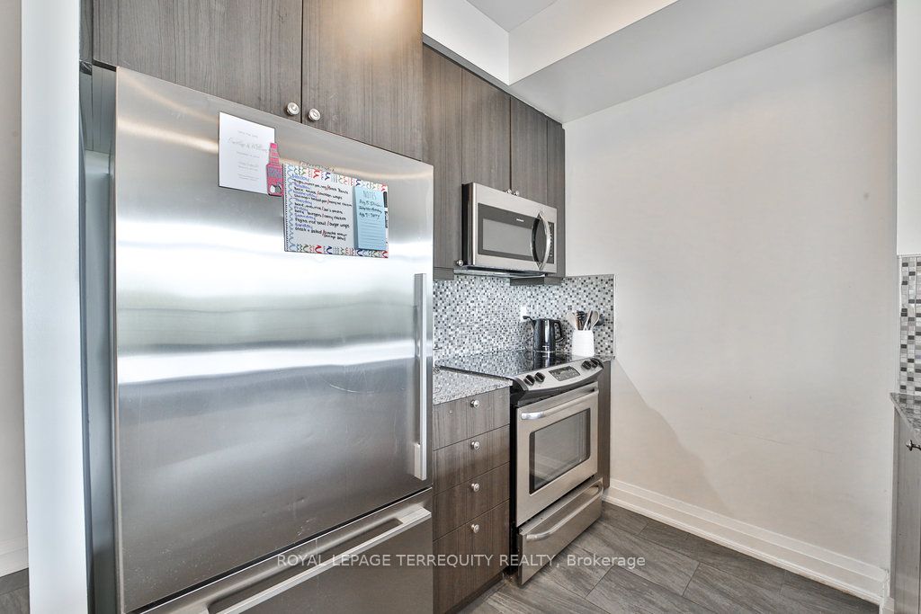 35 Fontenay Crt, #405