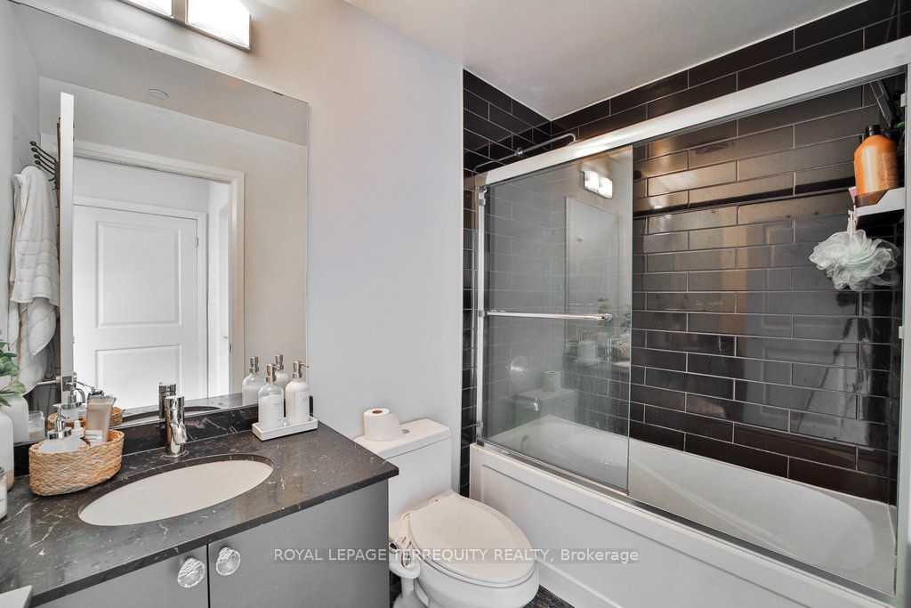 35 Fontenay Crt, #405