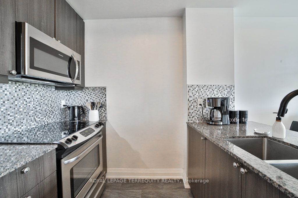 35 Fontenay Crt, #405