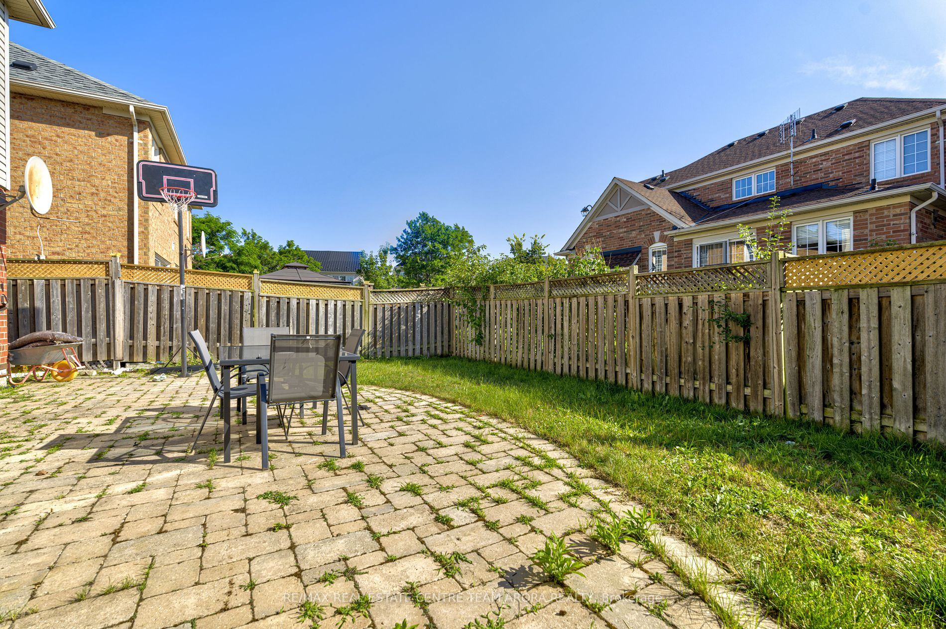 380 Brisdale Dr