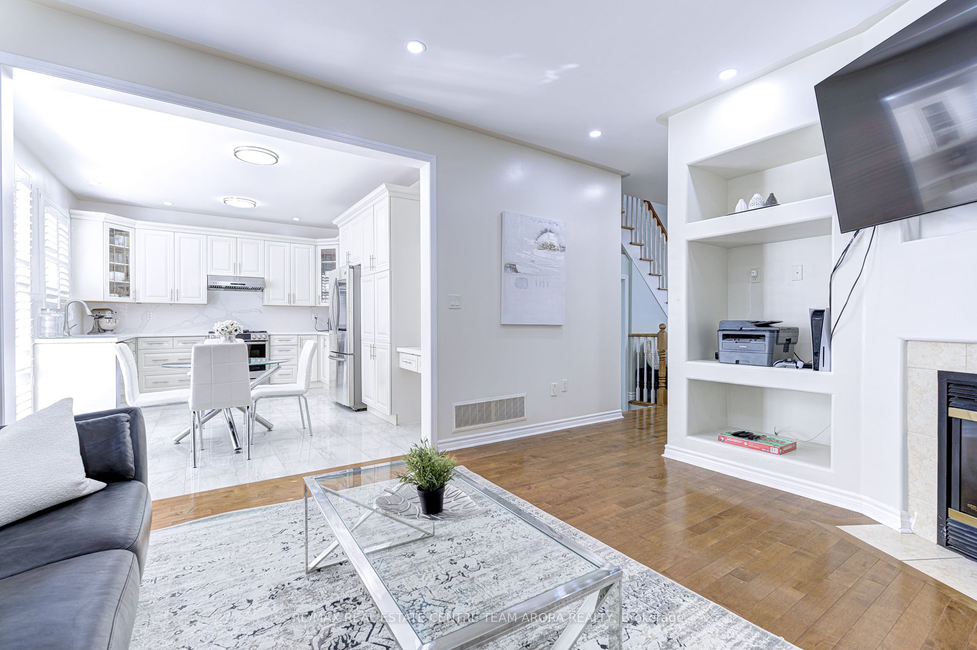 380 Brisdale Dr