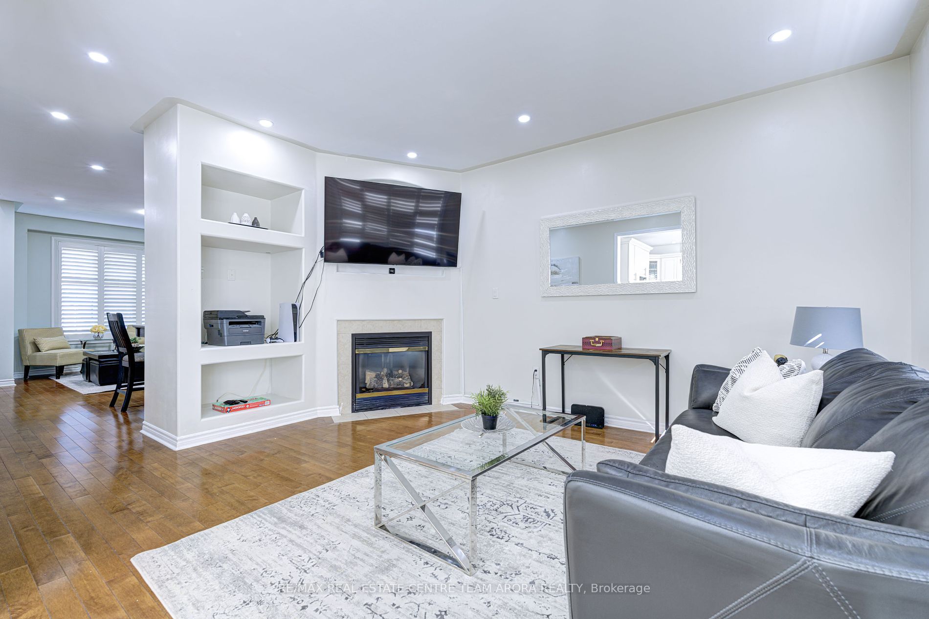 380 Brisdale Dr