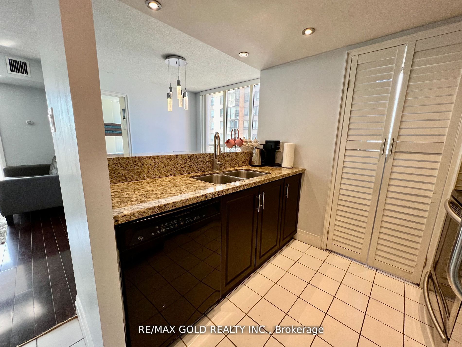 265 Enfield Place #903