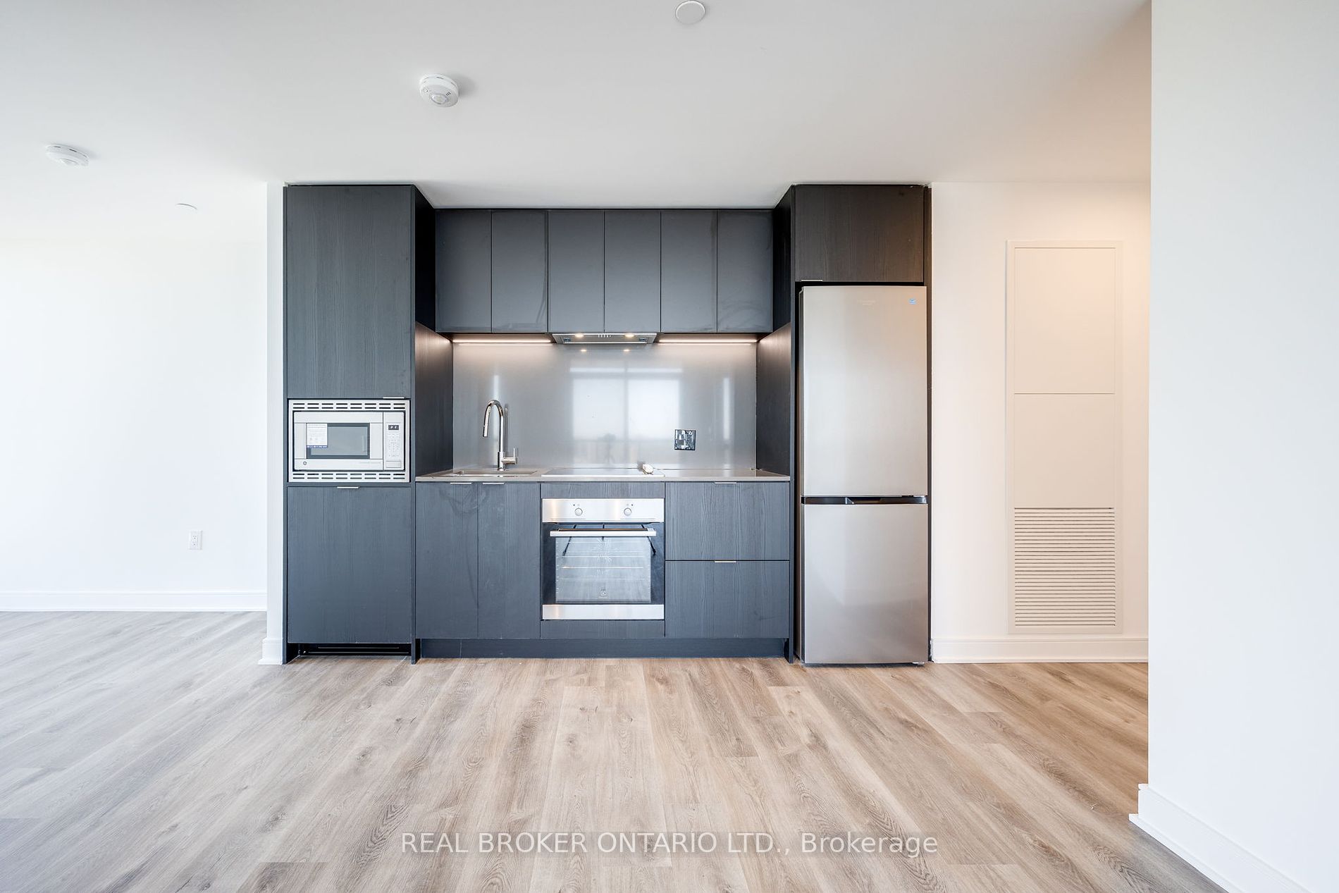 86 Dundas Street E #1602