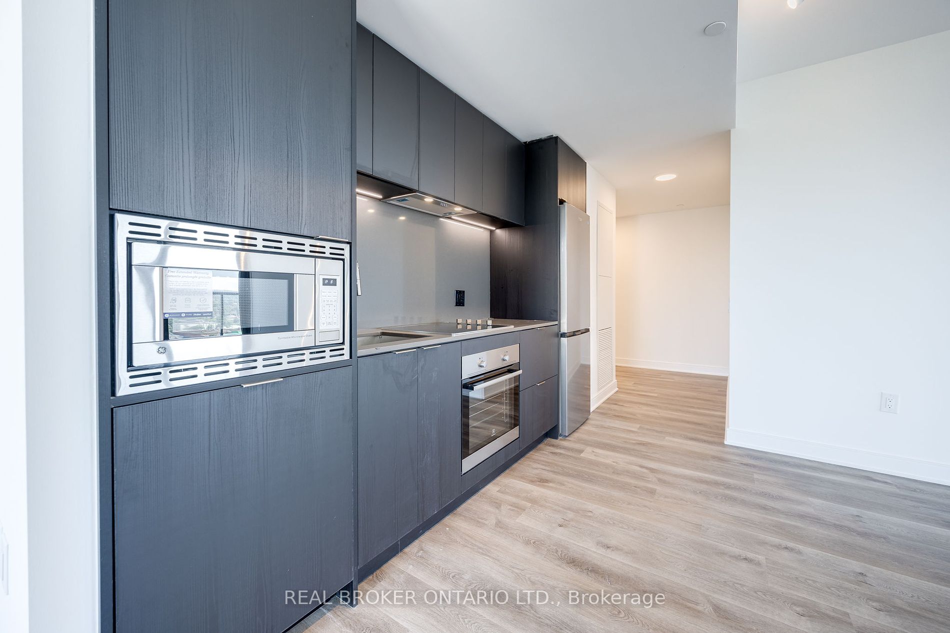 86 Dundas Street E #1602