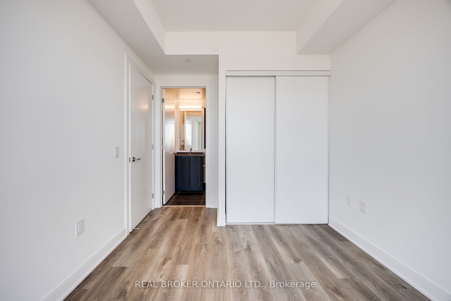 86 Dundas Street E #1602