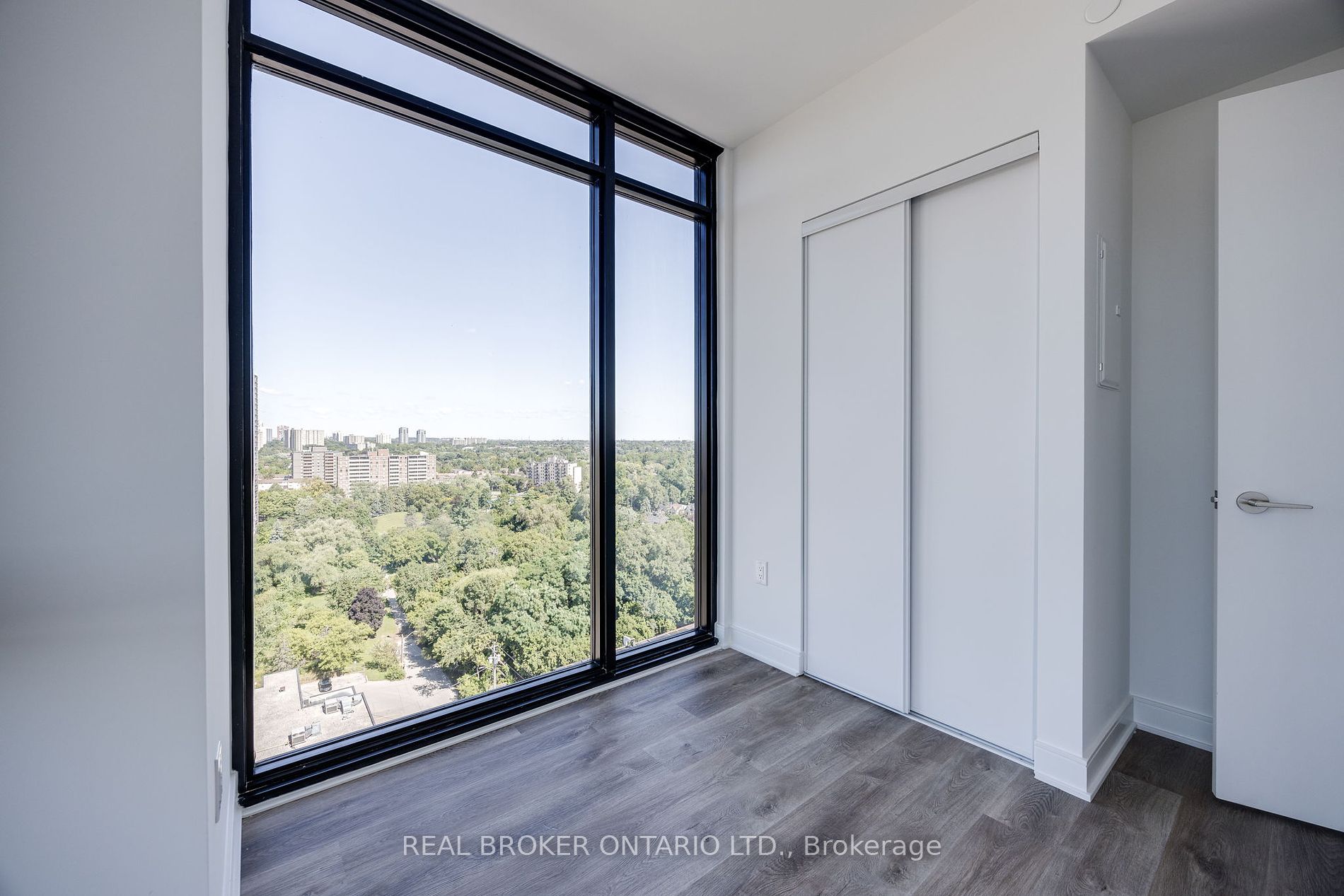 86 Dundas Street E #1602