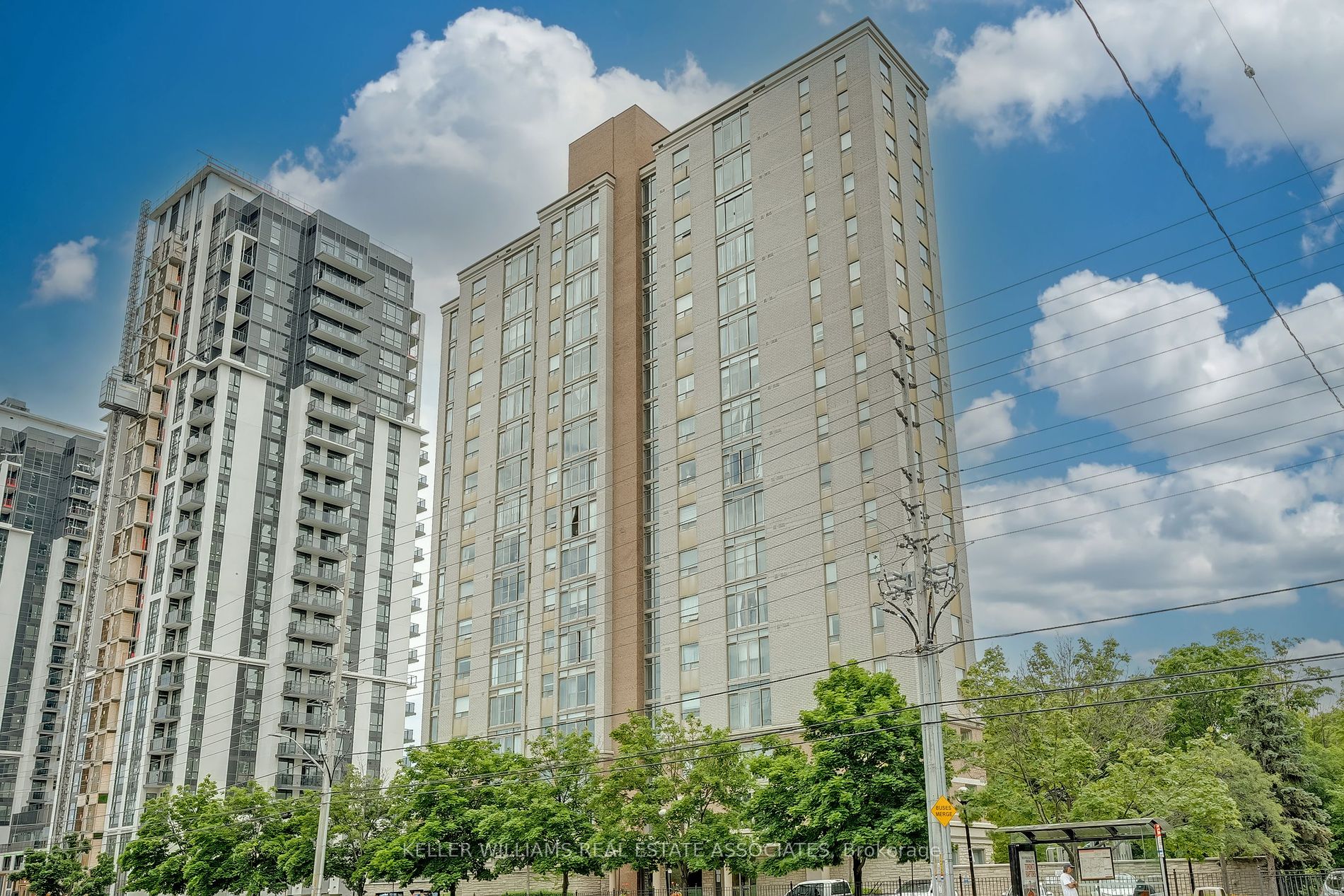 200 Burnhamthorpe Rd E, #304