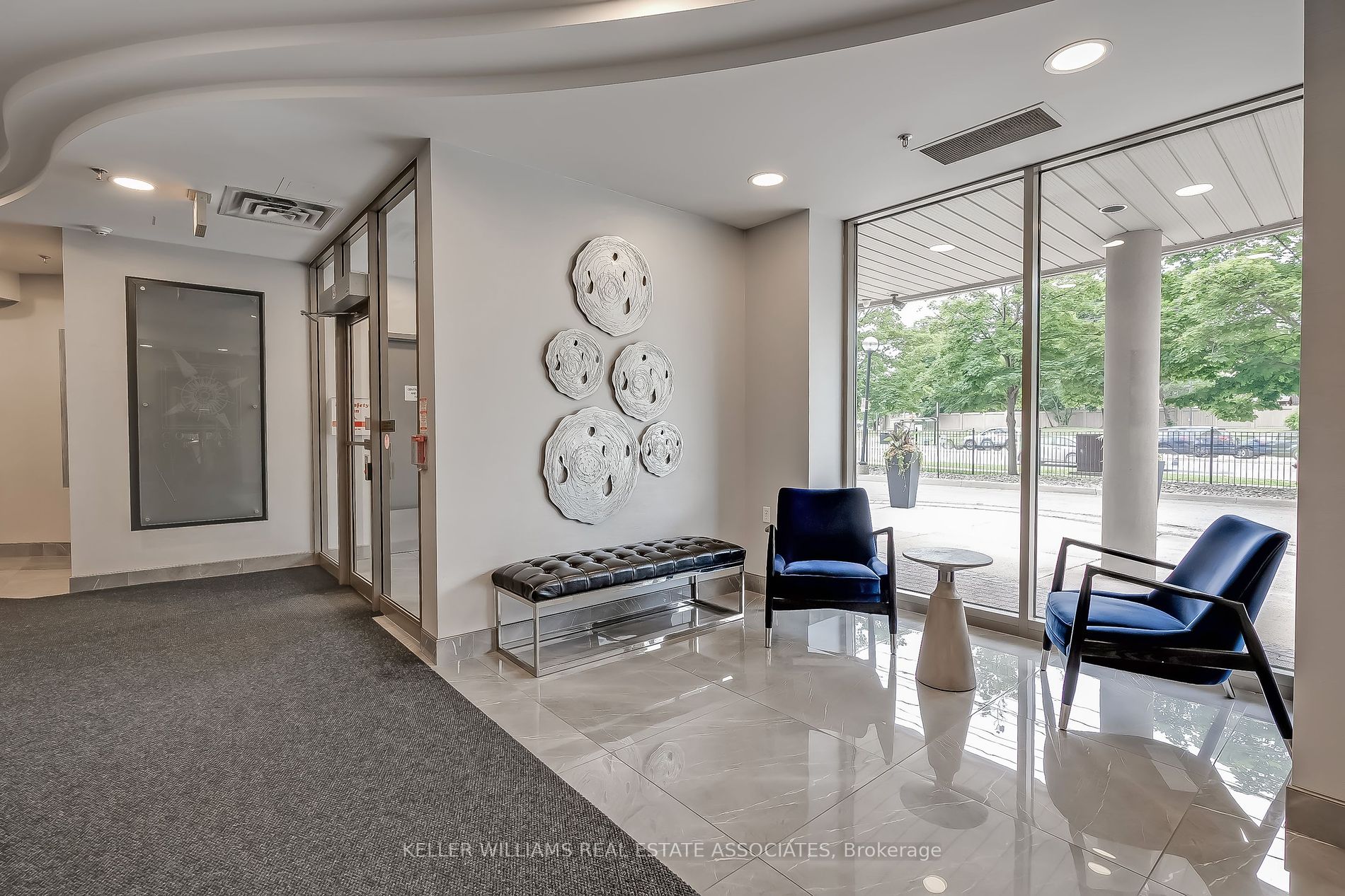 200 Burnhamthorpe Rd E, #304