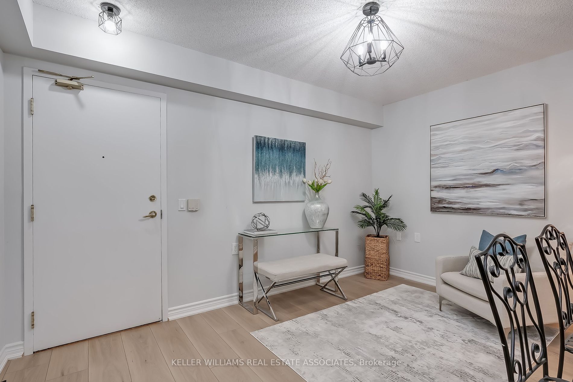200 Burnhamthorpe Rd E, #304