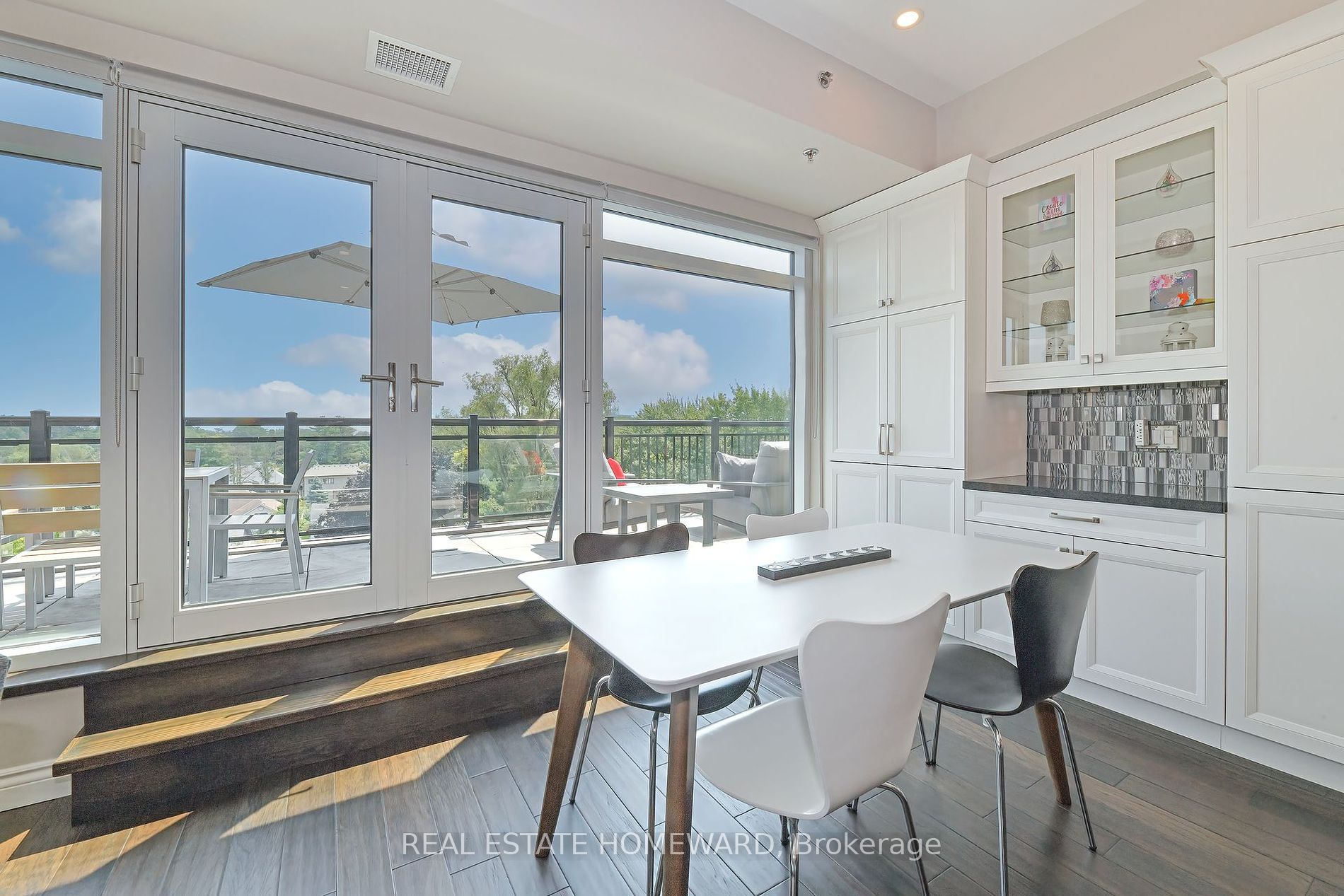 34 Plains Road E #605