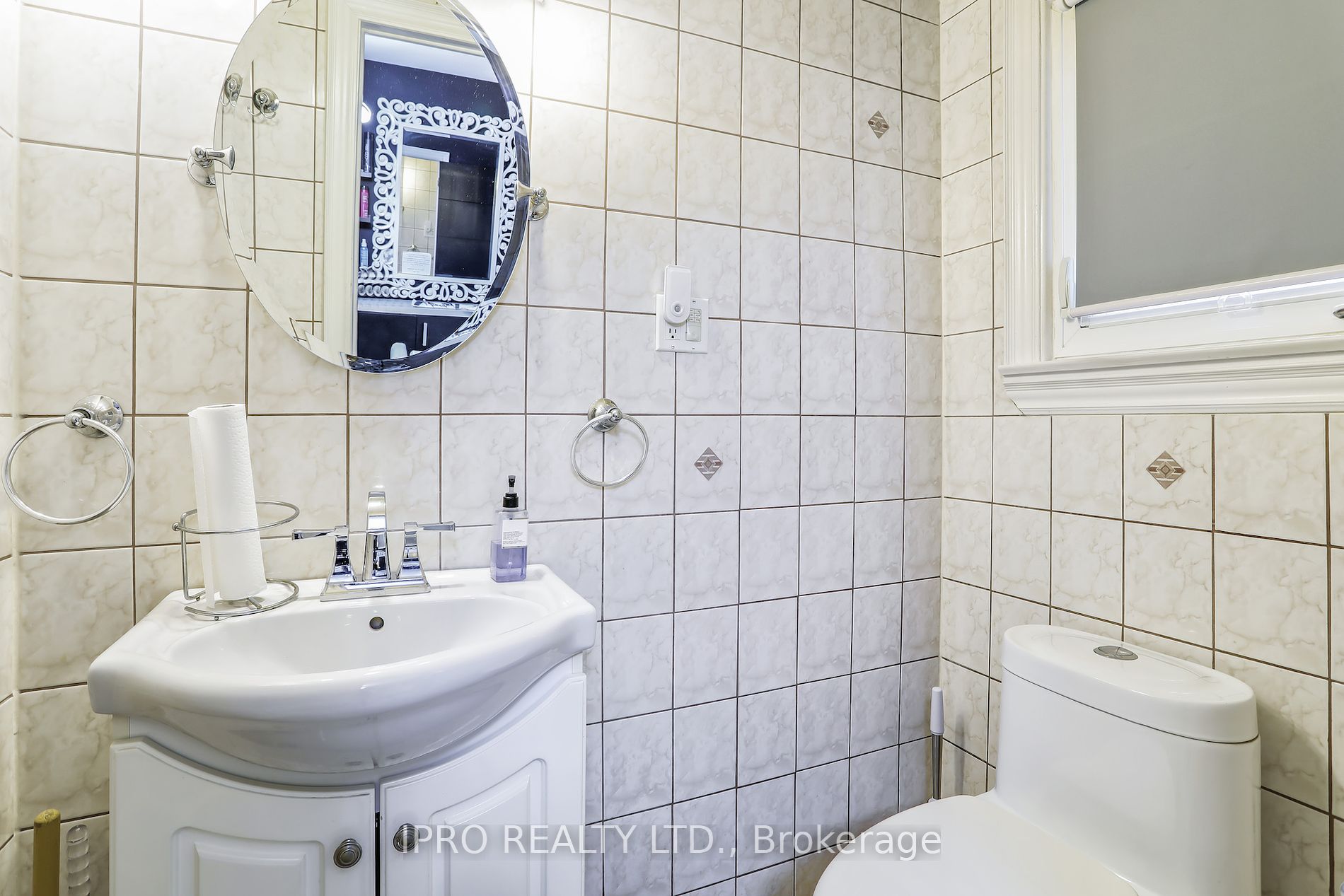 3484 Riverspray Cres