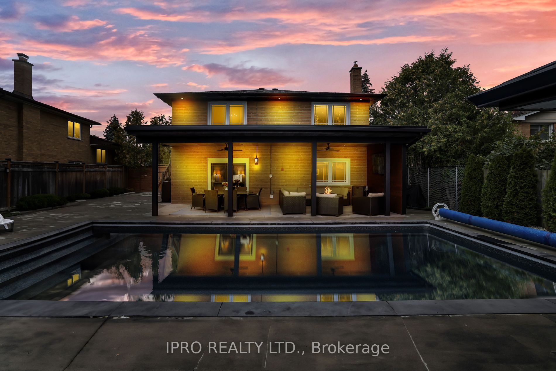3484 Riverspray Cres