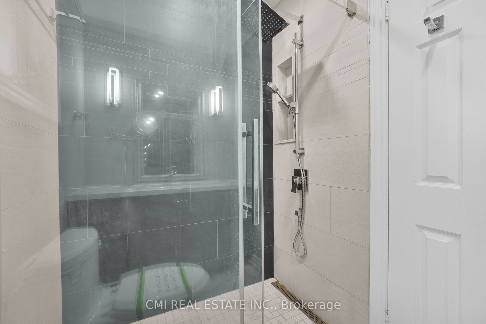 13 Axminster Rd
