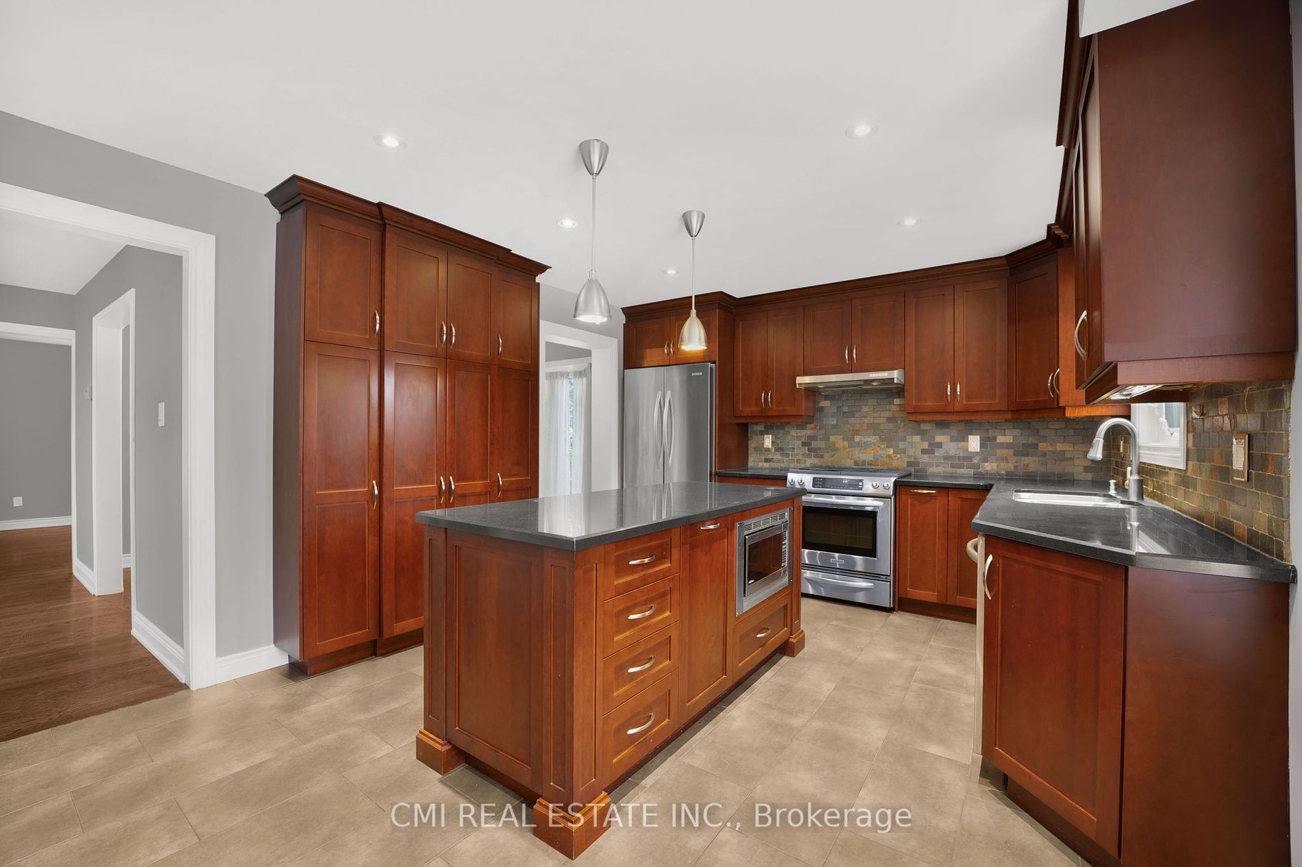 13 Axminster Rd