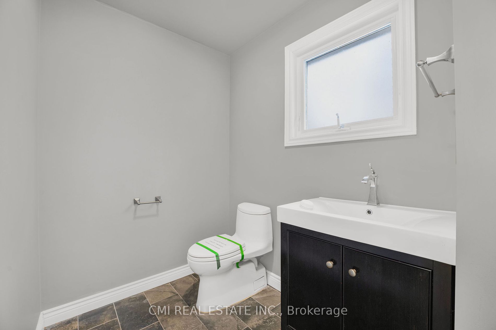 13 Axminster Rd